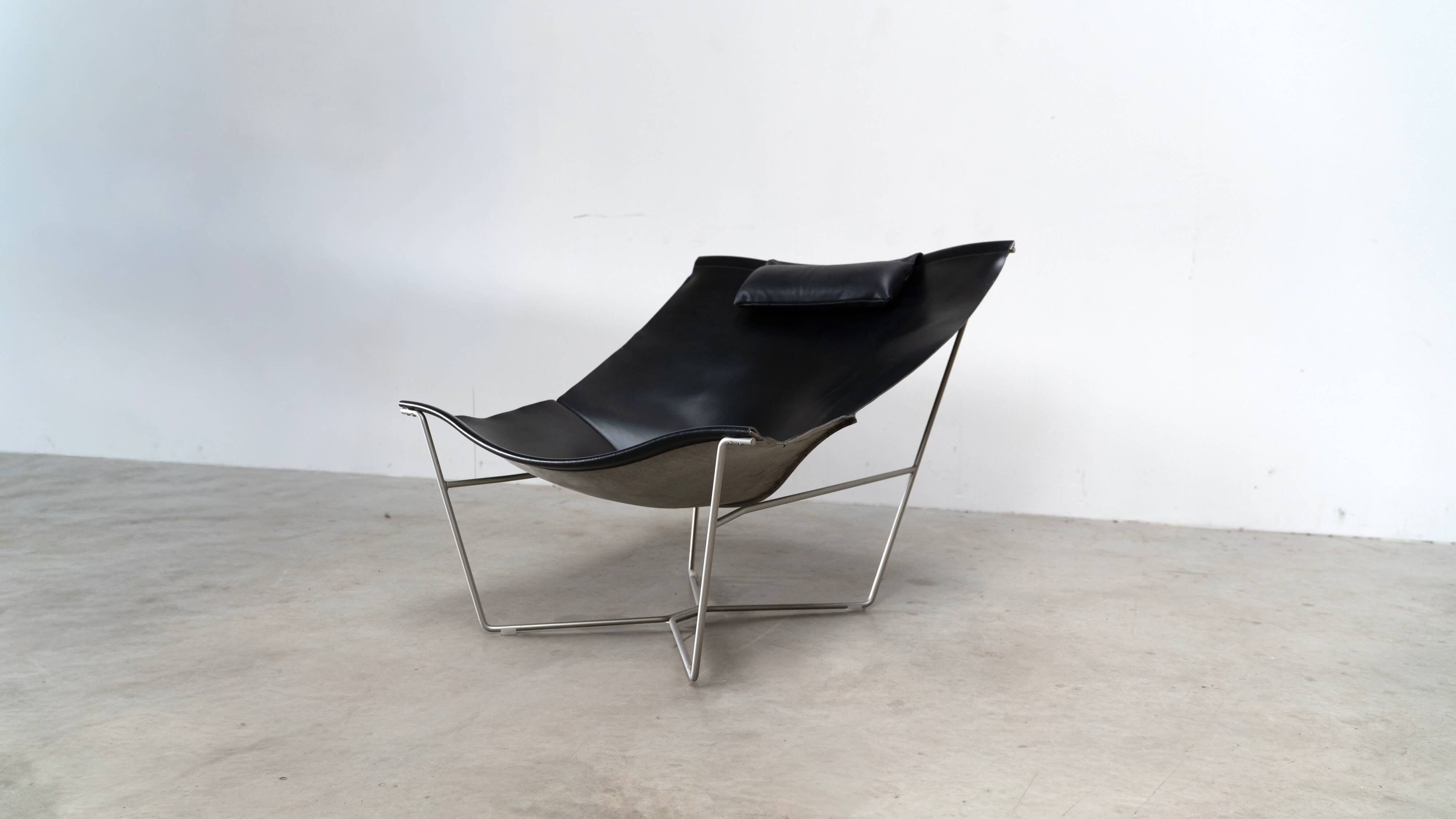 Semana lounge chair by David Weeks