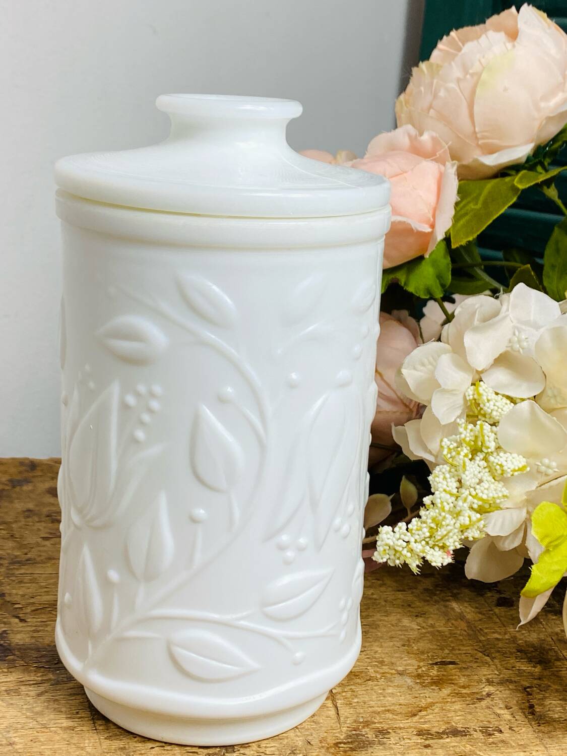 1970 ointment pot, in white opaline