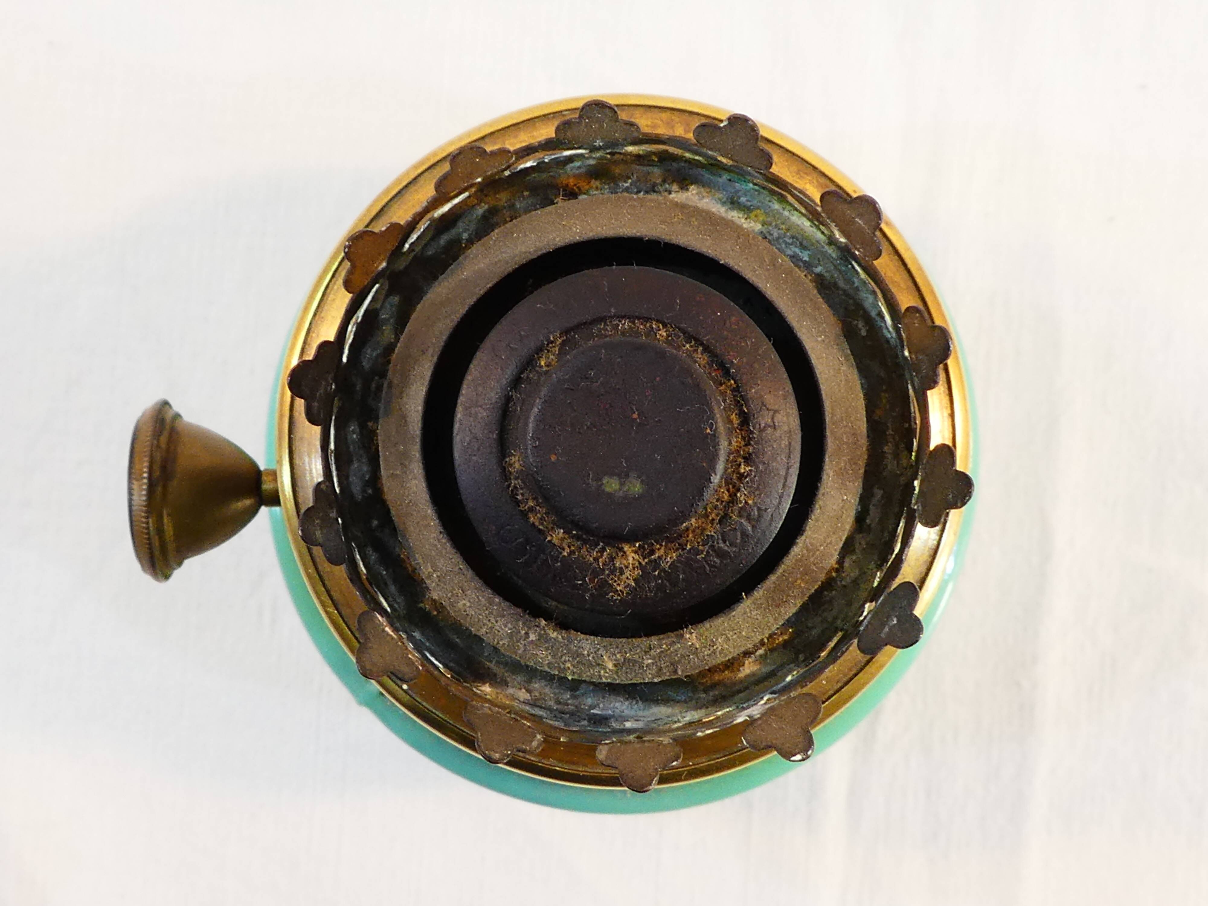 Ancient lampe a petrole in green opaline