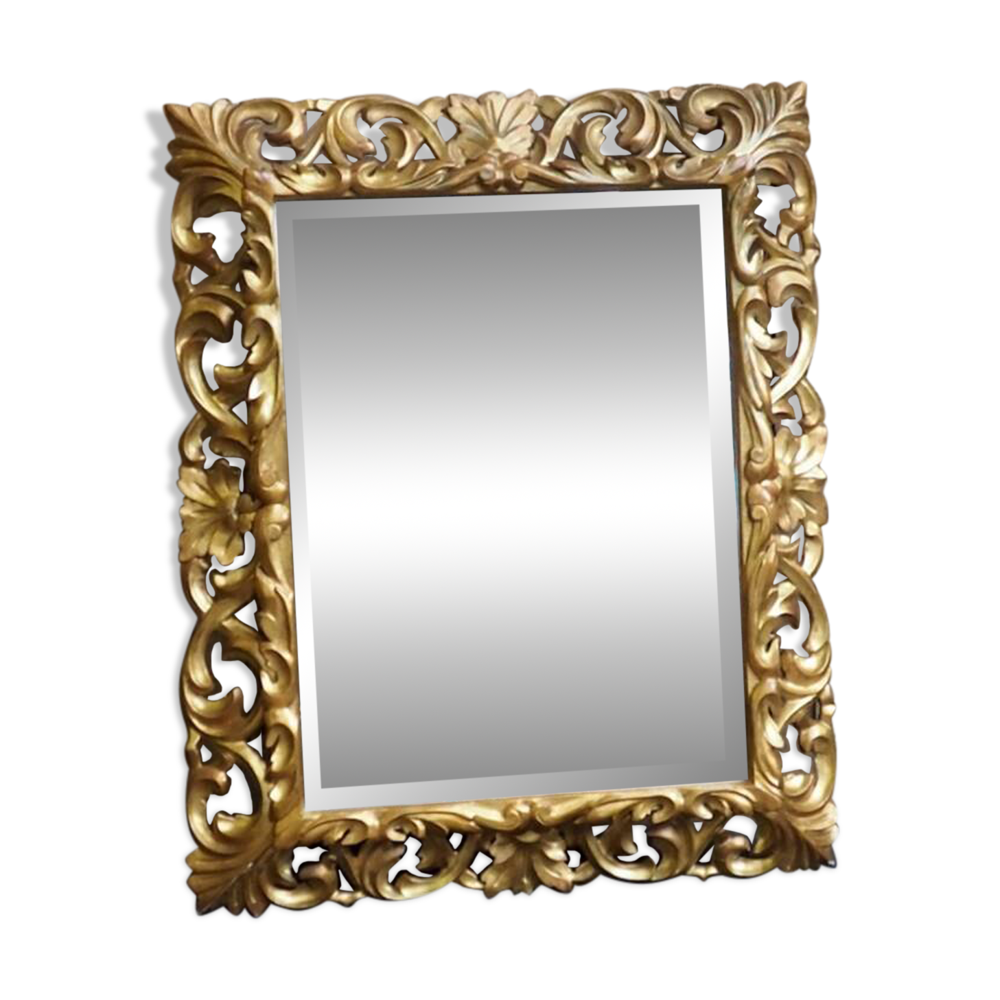 Superb mirror from the late 19th century, carved wood with gilded stucco.