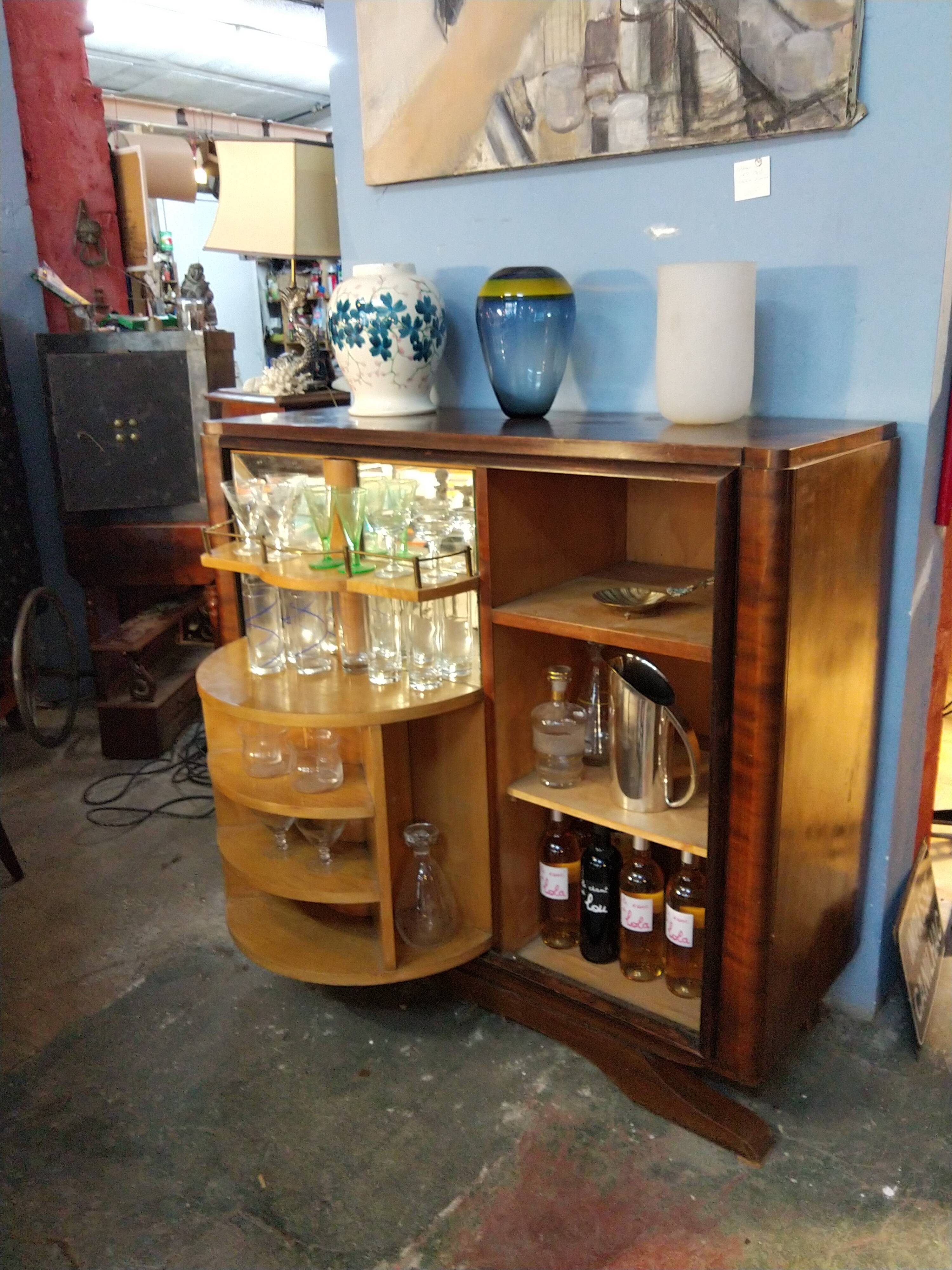 Bar turning art deco