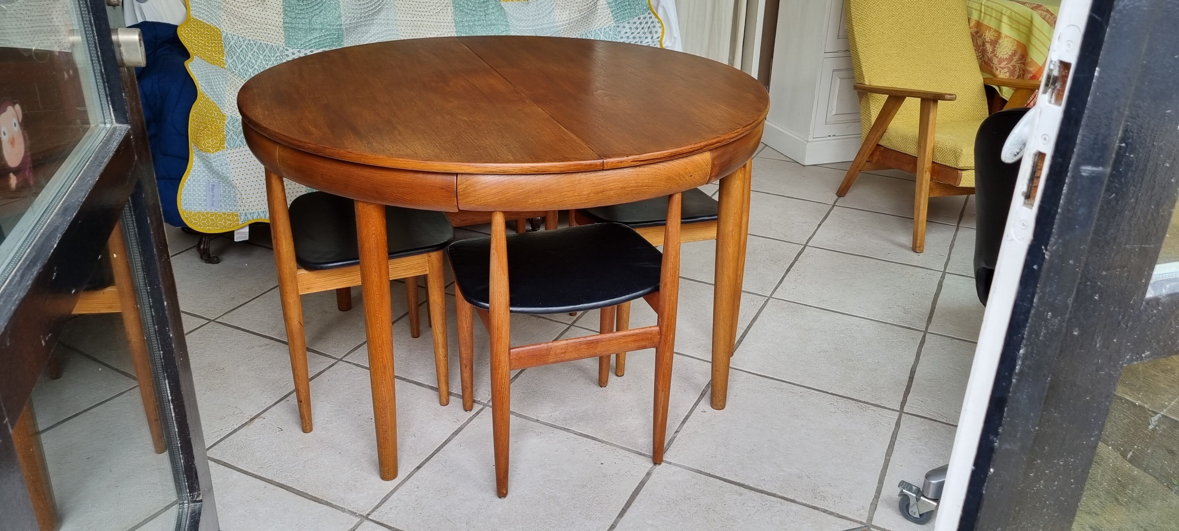 Scandinavian teak dining table and 4 chairs Hans Olsen Frem Rojle