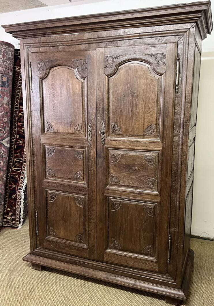 Louis XV carved wooden wardrobe from the 18th century