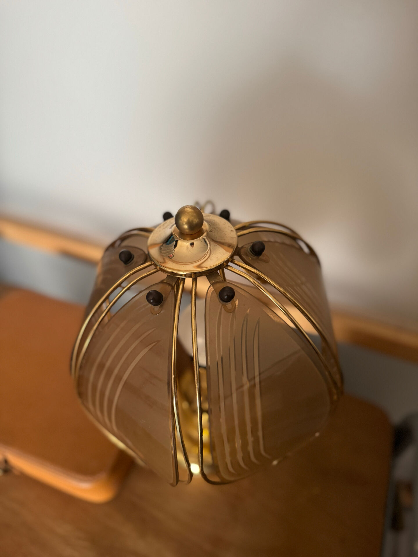 Vintage Hollywood Regency brass and smoked glass lotus table lamp – 19