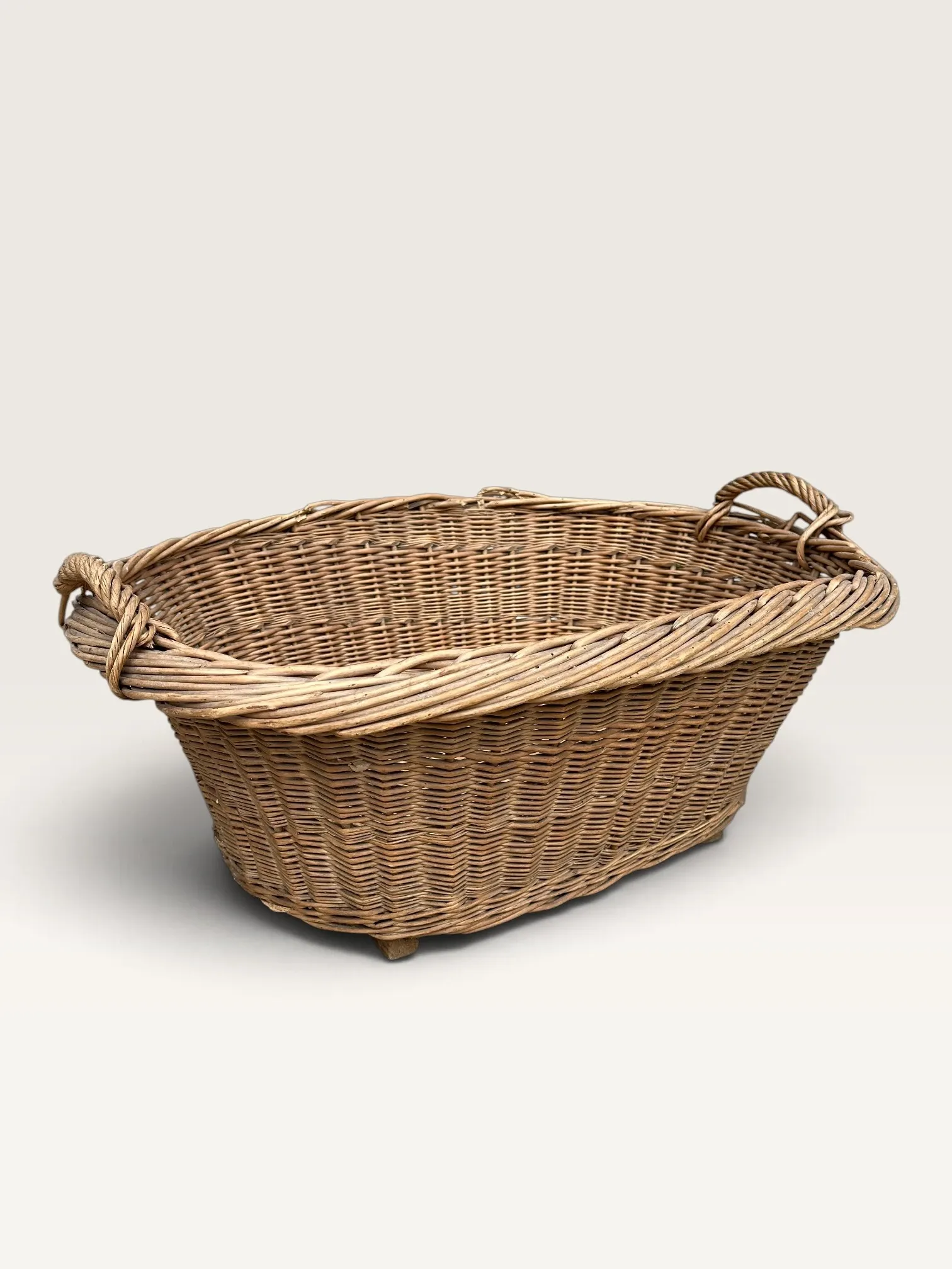 Grand panier à linge ovale en osier