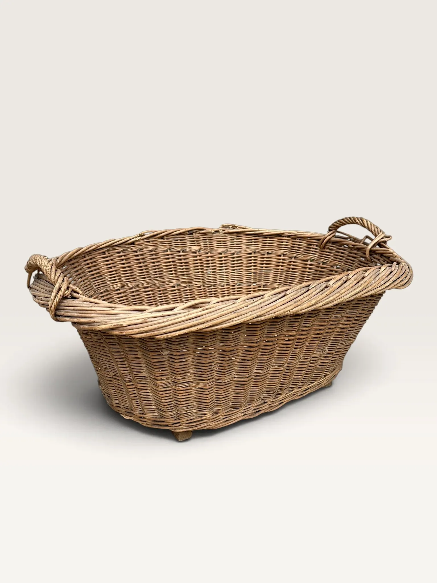 Grand panier à linge ovale en osier