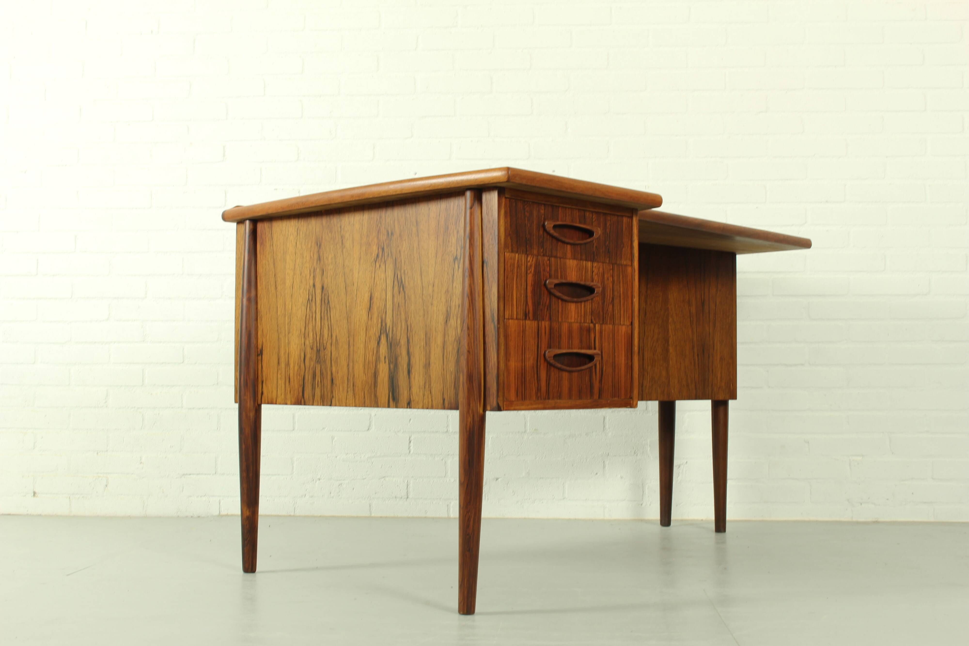 Bureau Boomerang en palissandre du milieu du siècle, années 1960