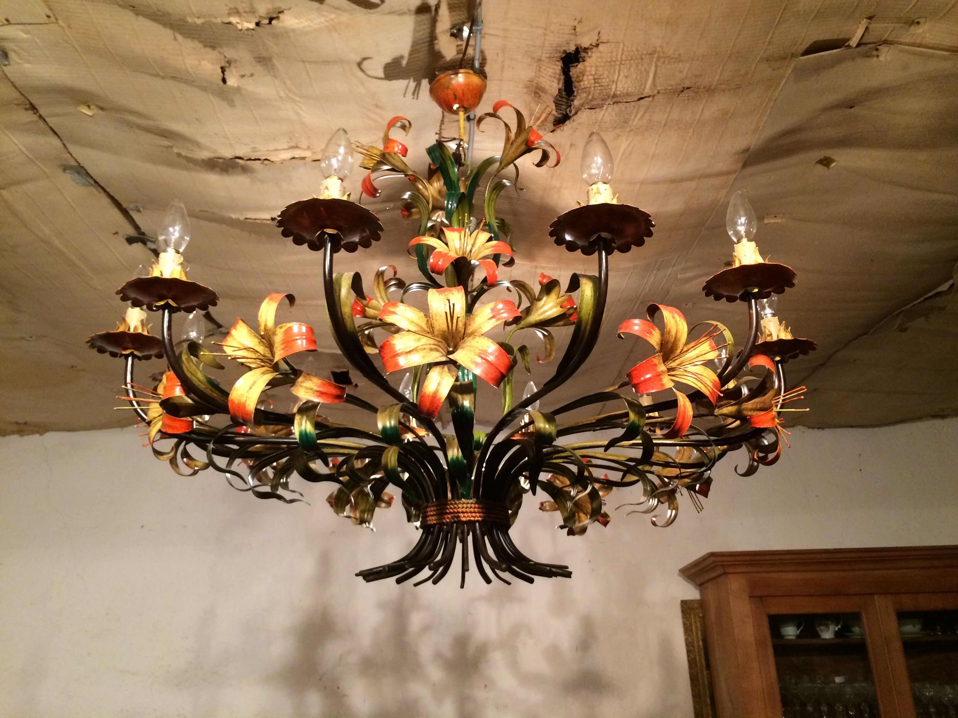 Metal chandelier painted floral decoration 12 lights