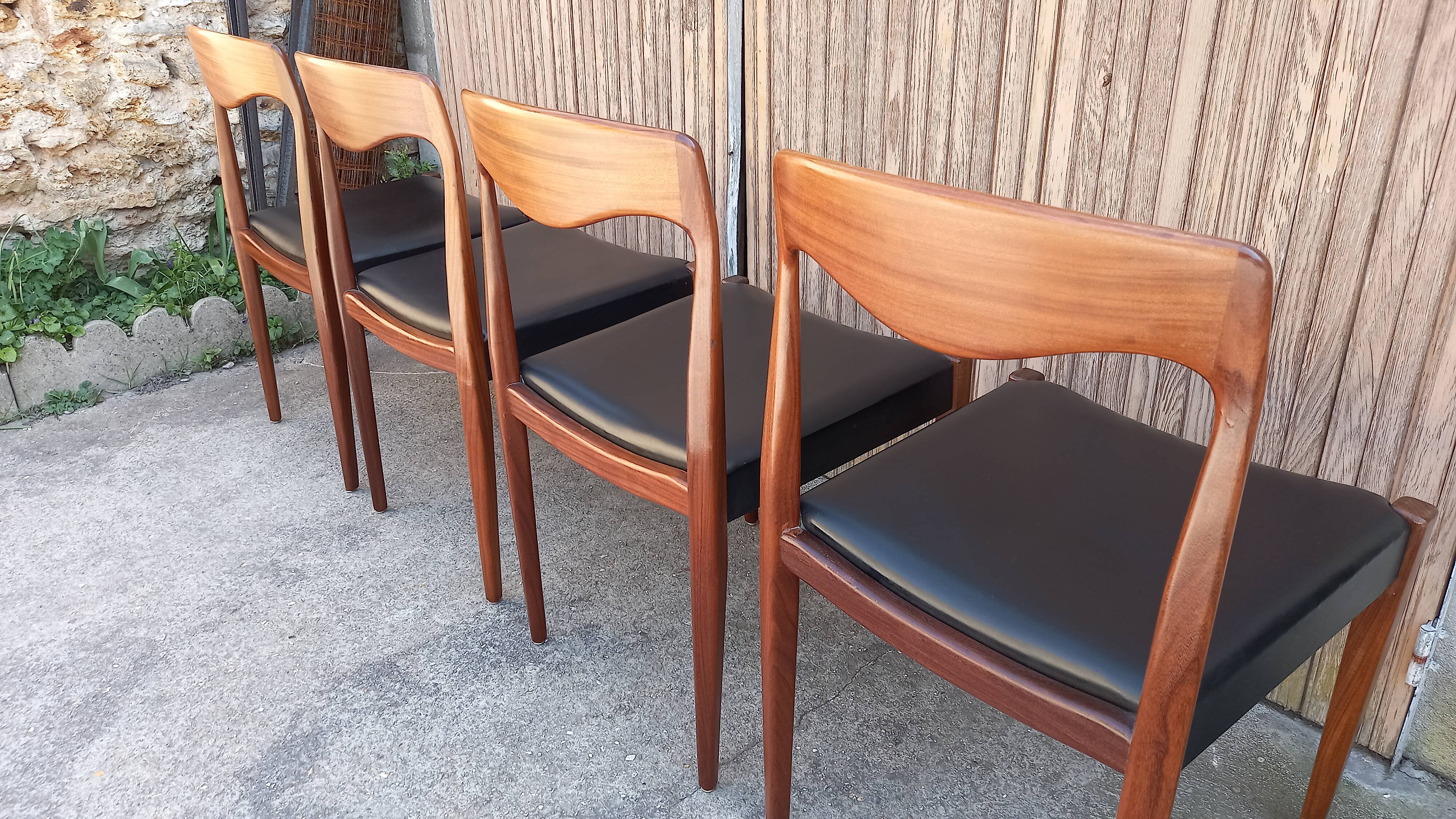 Suite de quatre chaises teck vintage