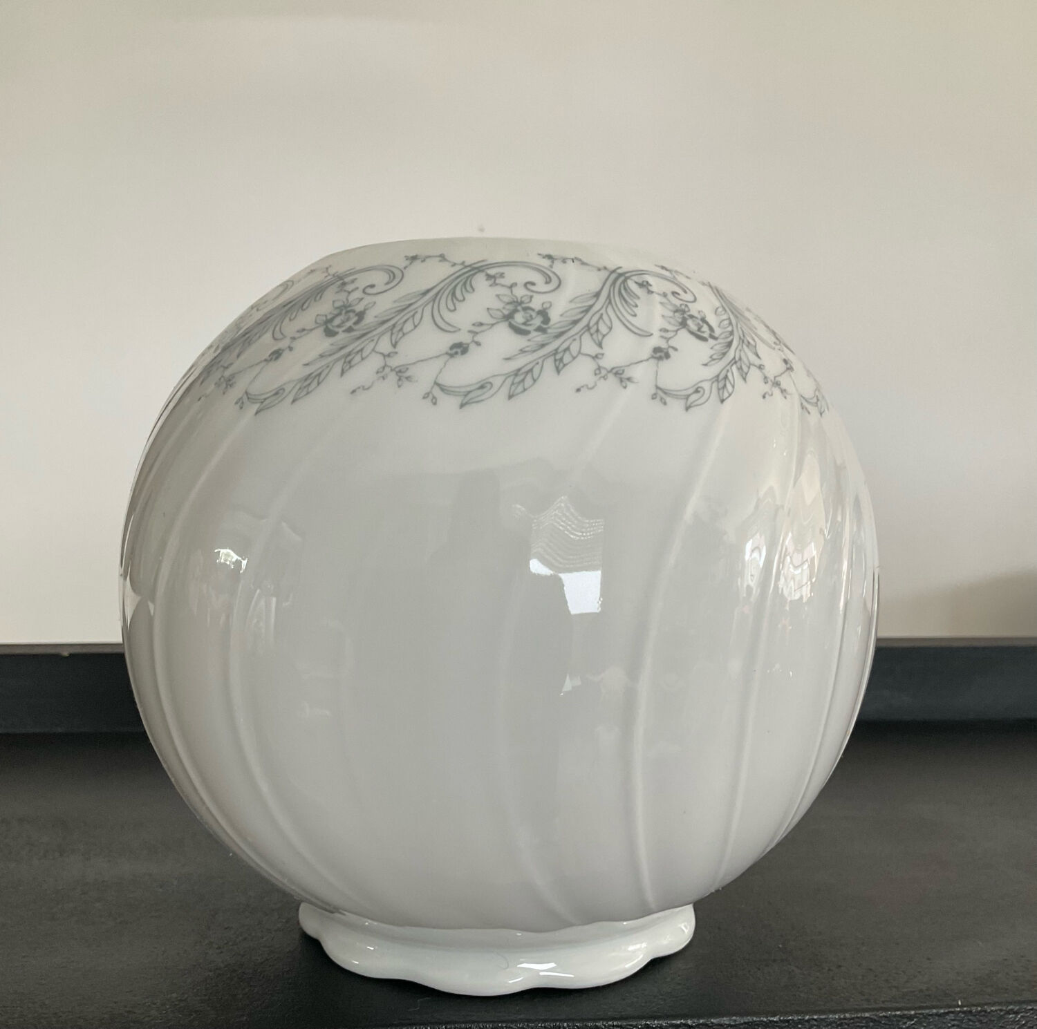 Vase boule vintage en porcelaine West Germany