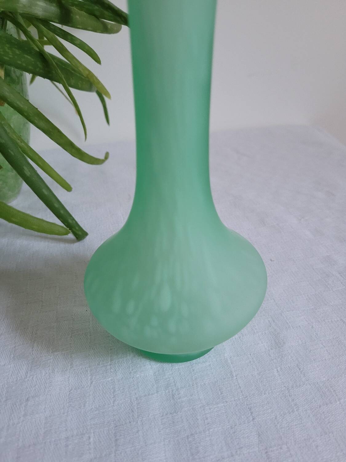 Green and white glass paste single flower vase