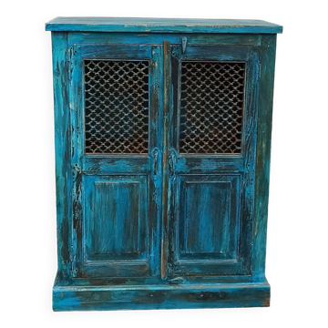 Armoire en bois ancien avec portes avec grille
