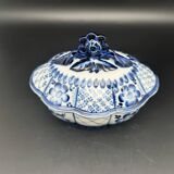 Decorative blue porcelain box – 1224d8