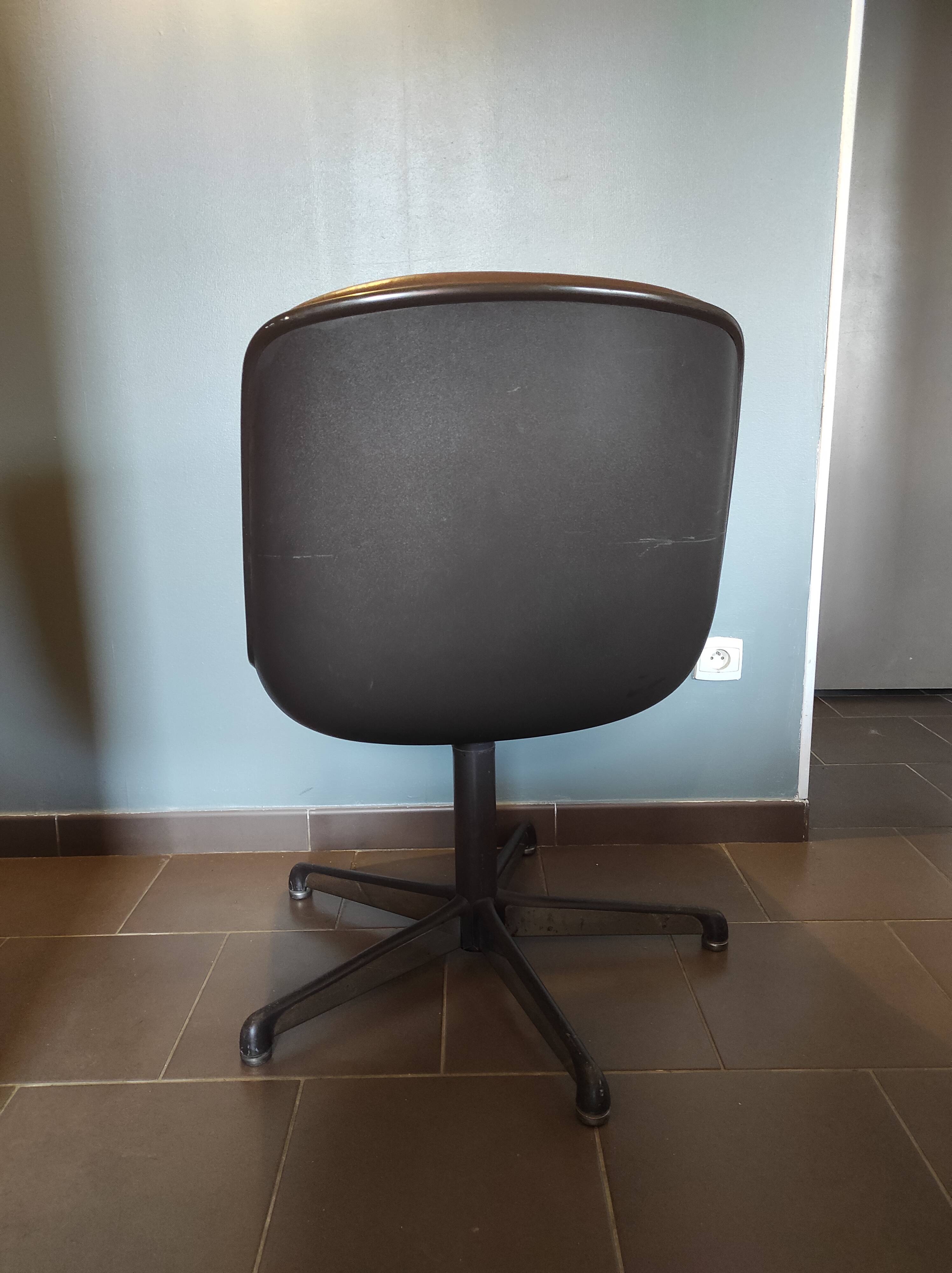 Leather armchair for Comforto