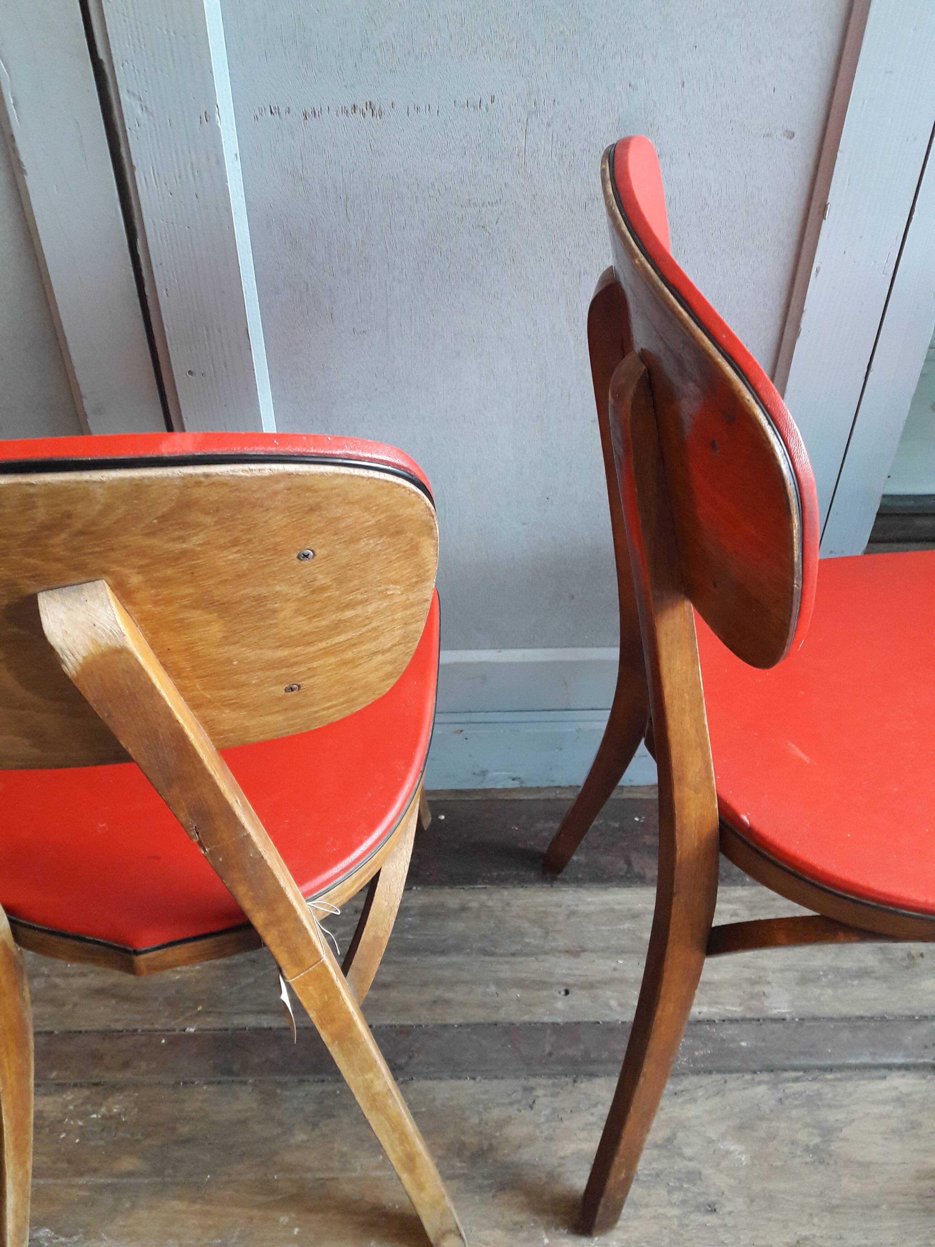 Lot of 2 wooden chairs and red skai