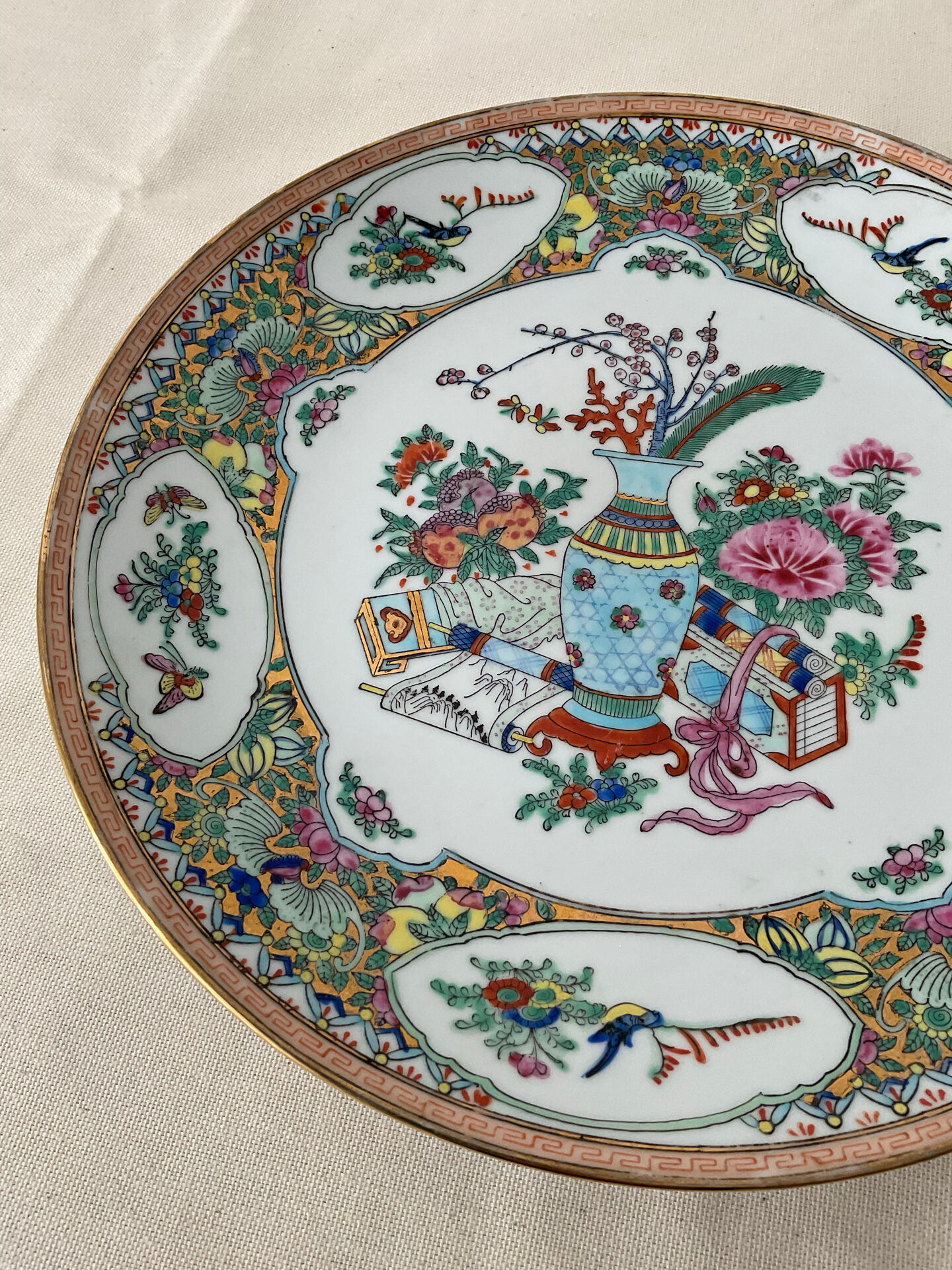 Decorative porcelain plate in Chinese style