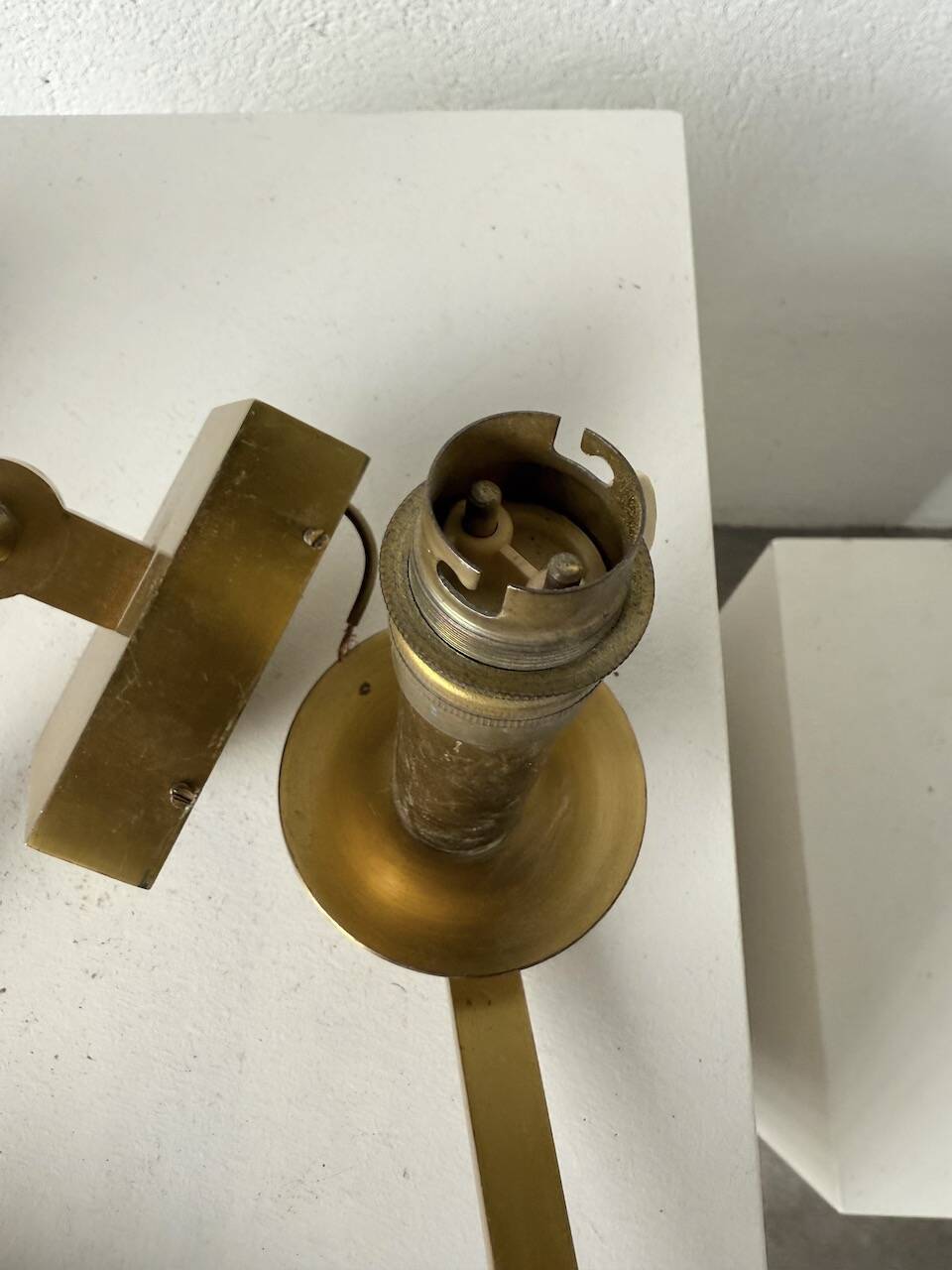 Pair of brass wall lights with articulated arms from the 70s