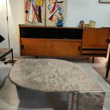 Table basse en marbre, forme goutte d'eau vieux rose