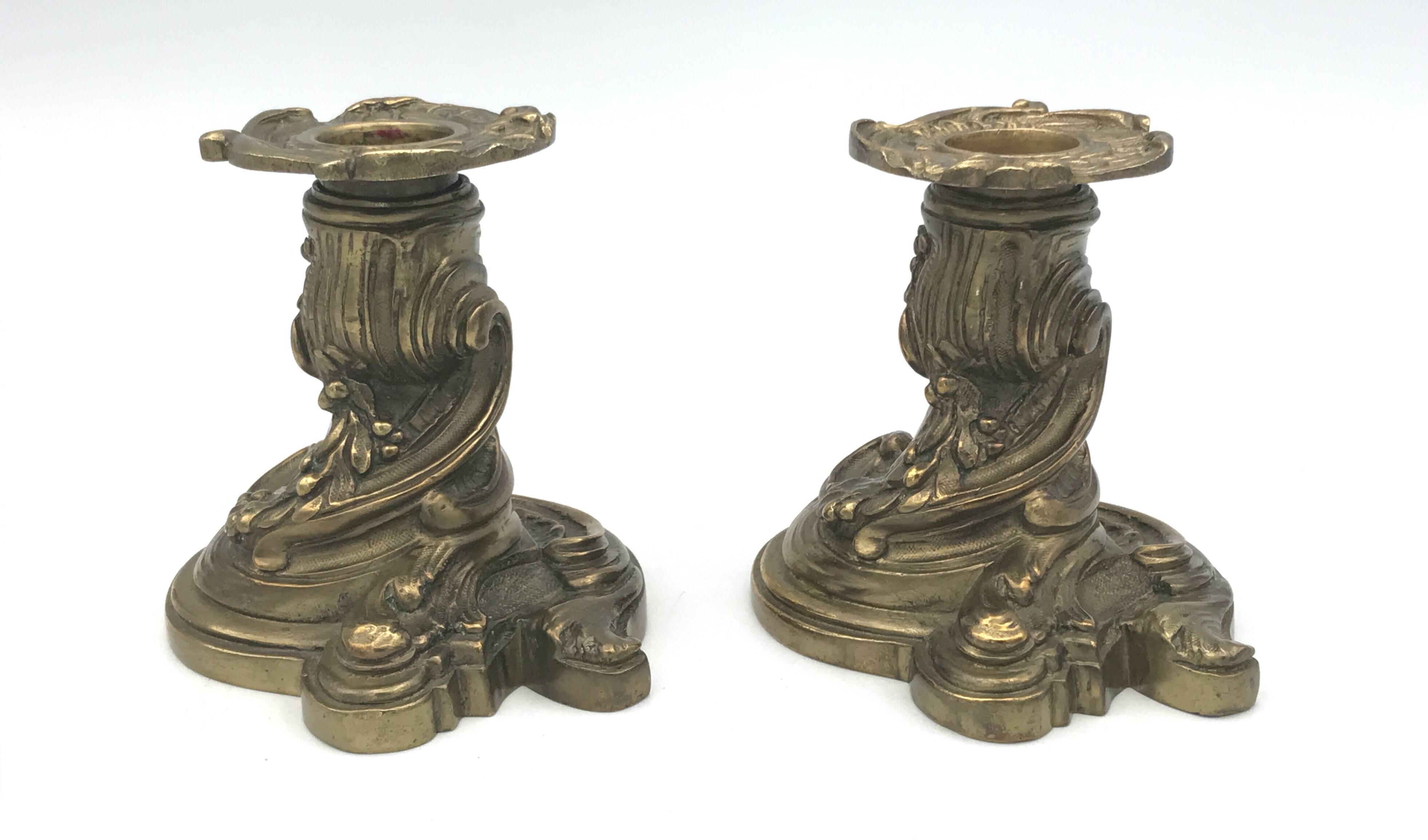 Pair of gilded bronze candlesticks with twisted decor and floral garlands, louis xv style