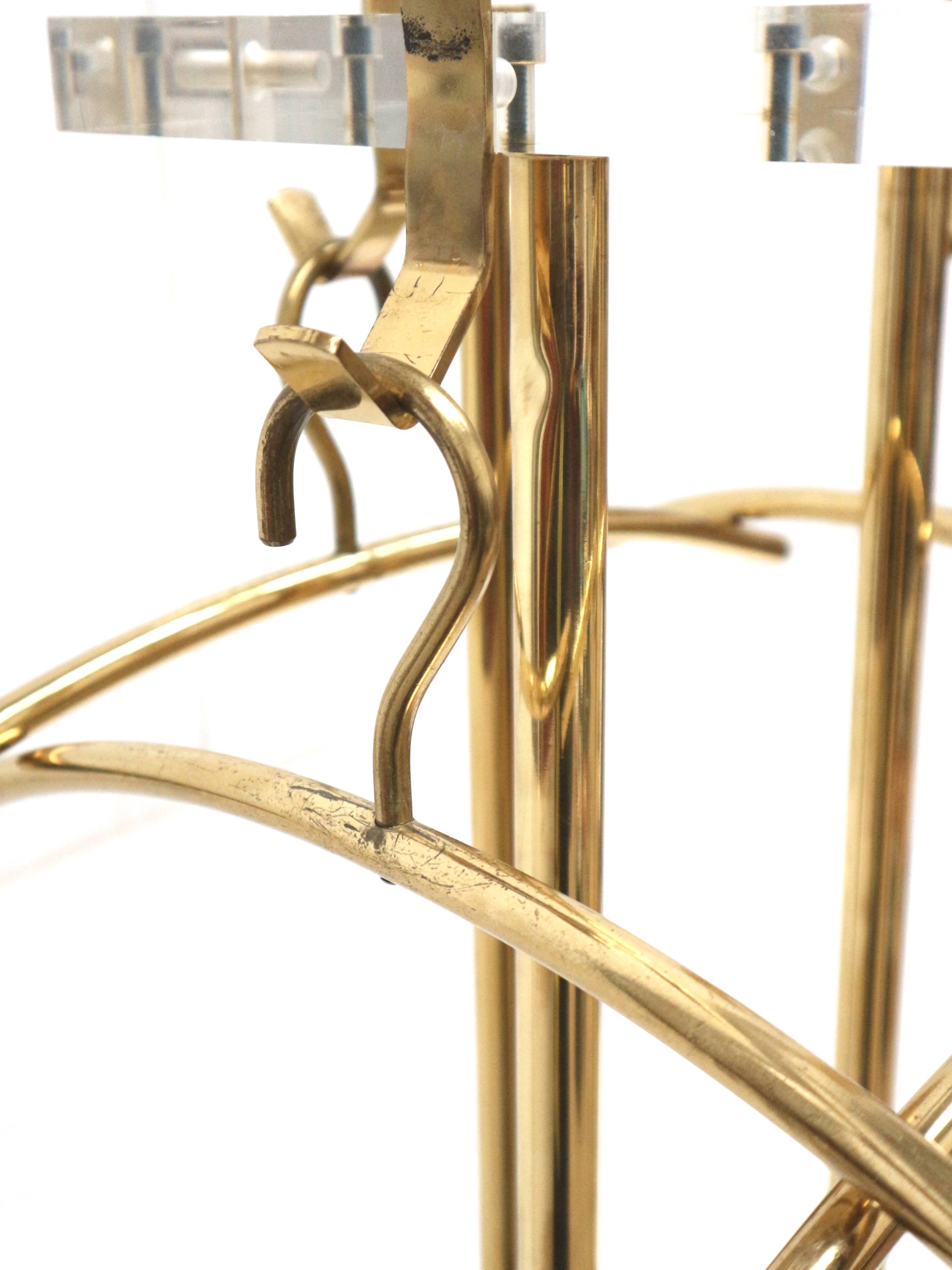 Porte-manteau vintage sur pied Hollywood Regency en plexiglas et métal datant des années 1970