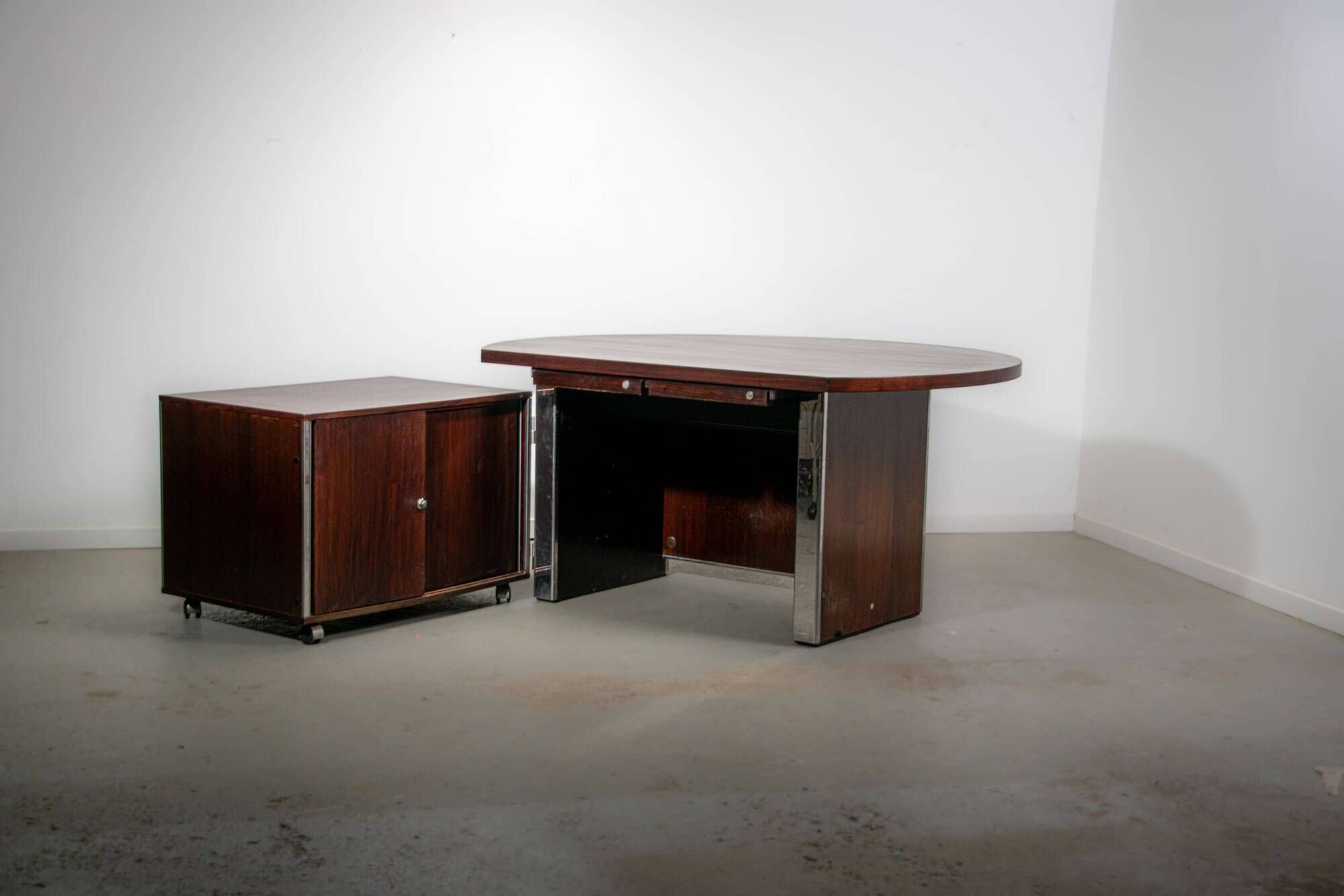 Galileo series executive desk designed by Ennio Fazioli for MIM Roma