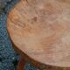 Tabouret brutaliste tripode en frêne