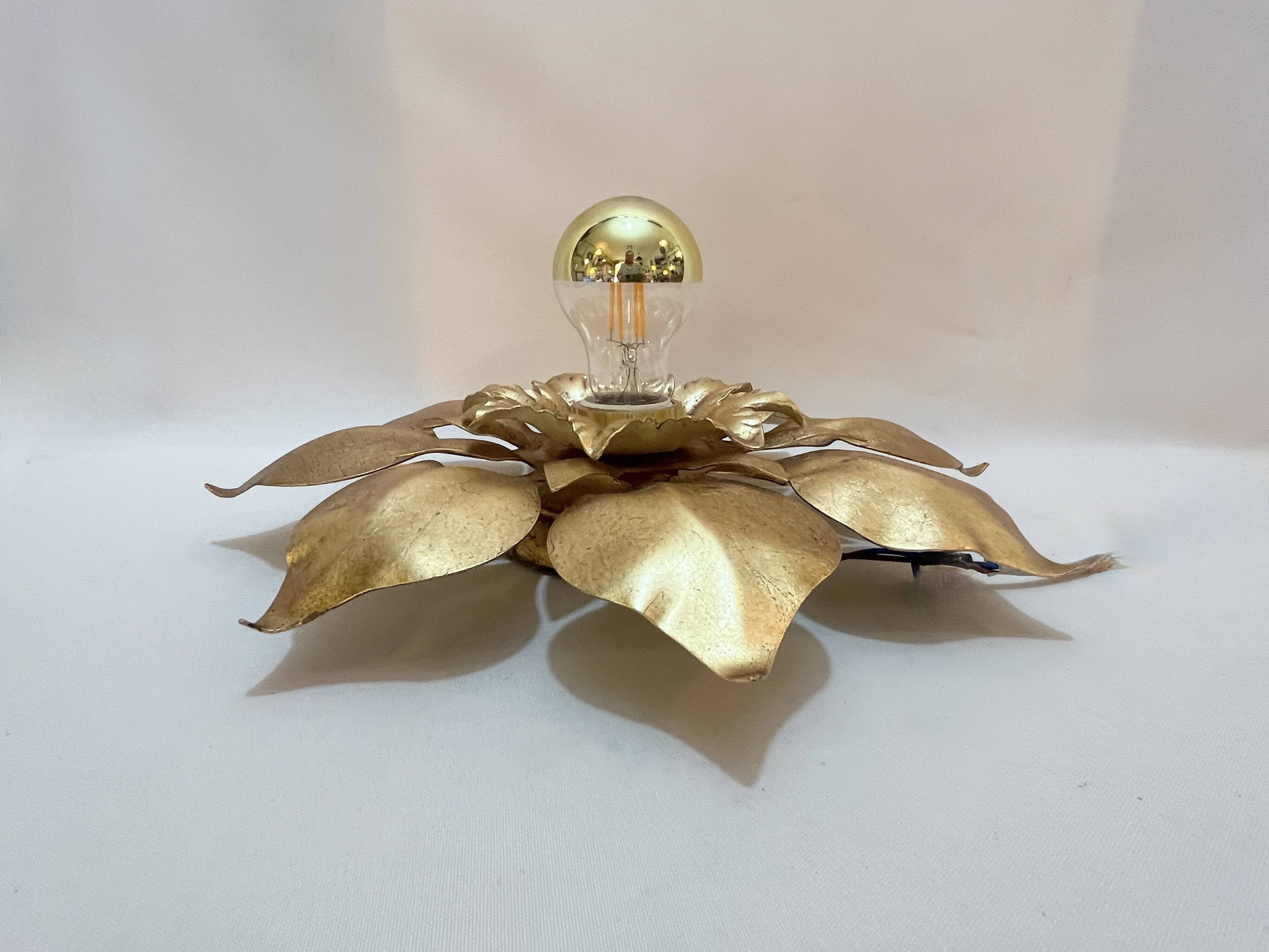 1970s 1980s Hollywood Regency Masca Gold Leaf Metal Flower Wall Sconce