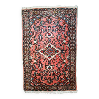 Tapis vintage fait main Lilihan en laine rose (59cm x 93cm) – Années 1970
