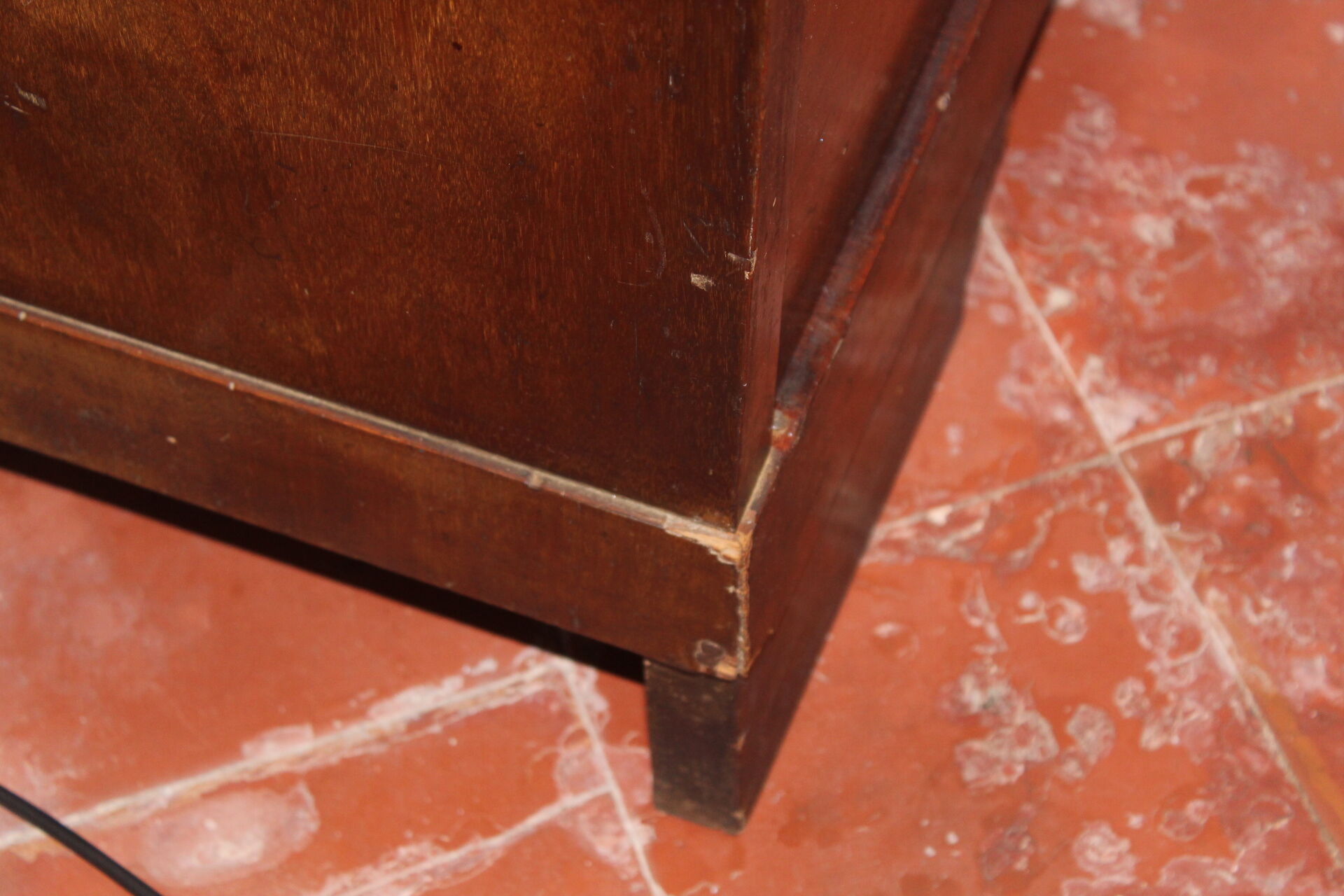 Commode Art Deco en loupe de noyer