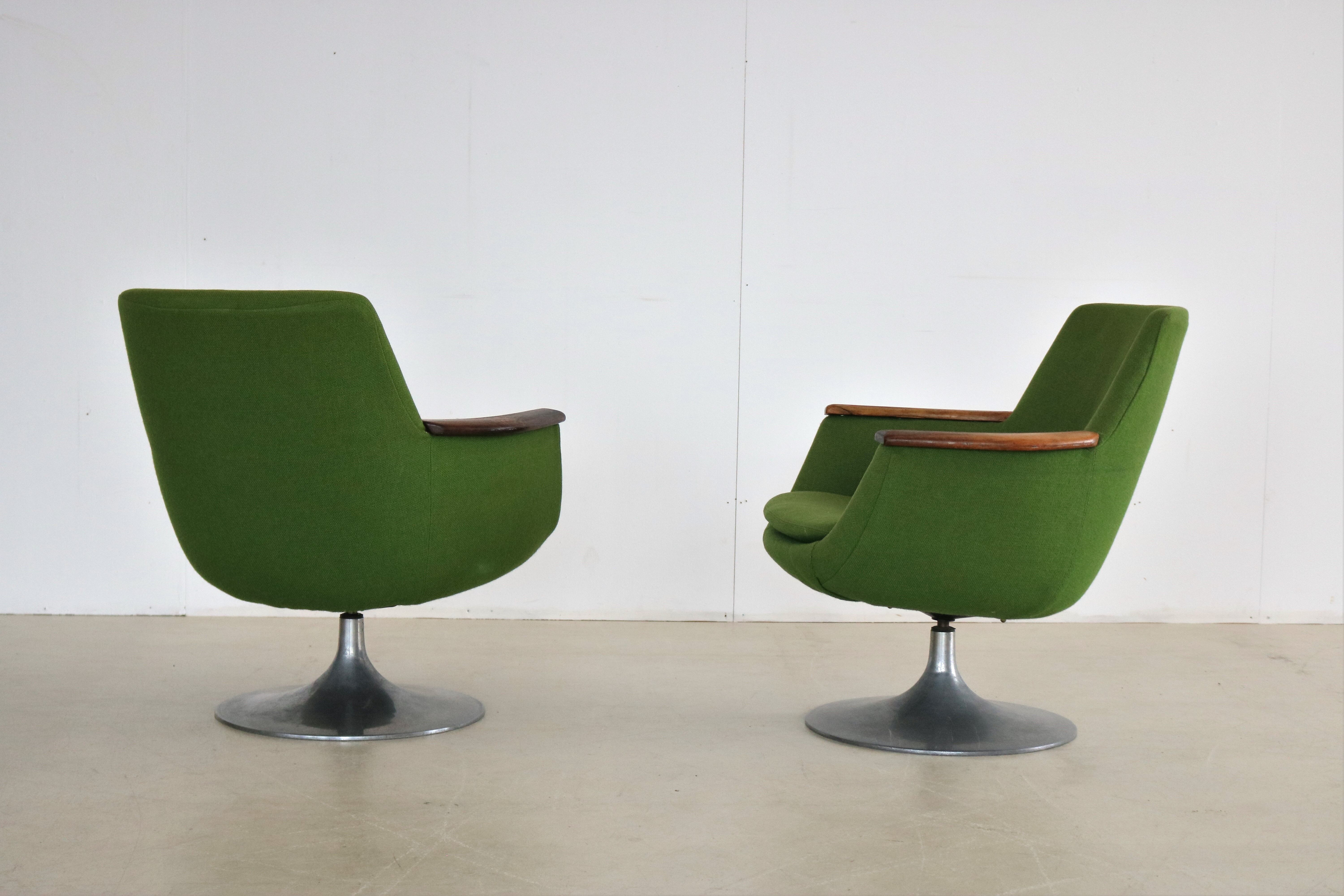 vintage swivel amchairs Hong Stole Fabrik