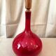 Bouteille ou soliflore rouge oignon avec bouchon en bois vintage murano