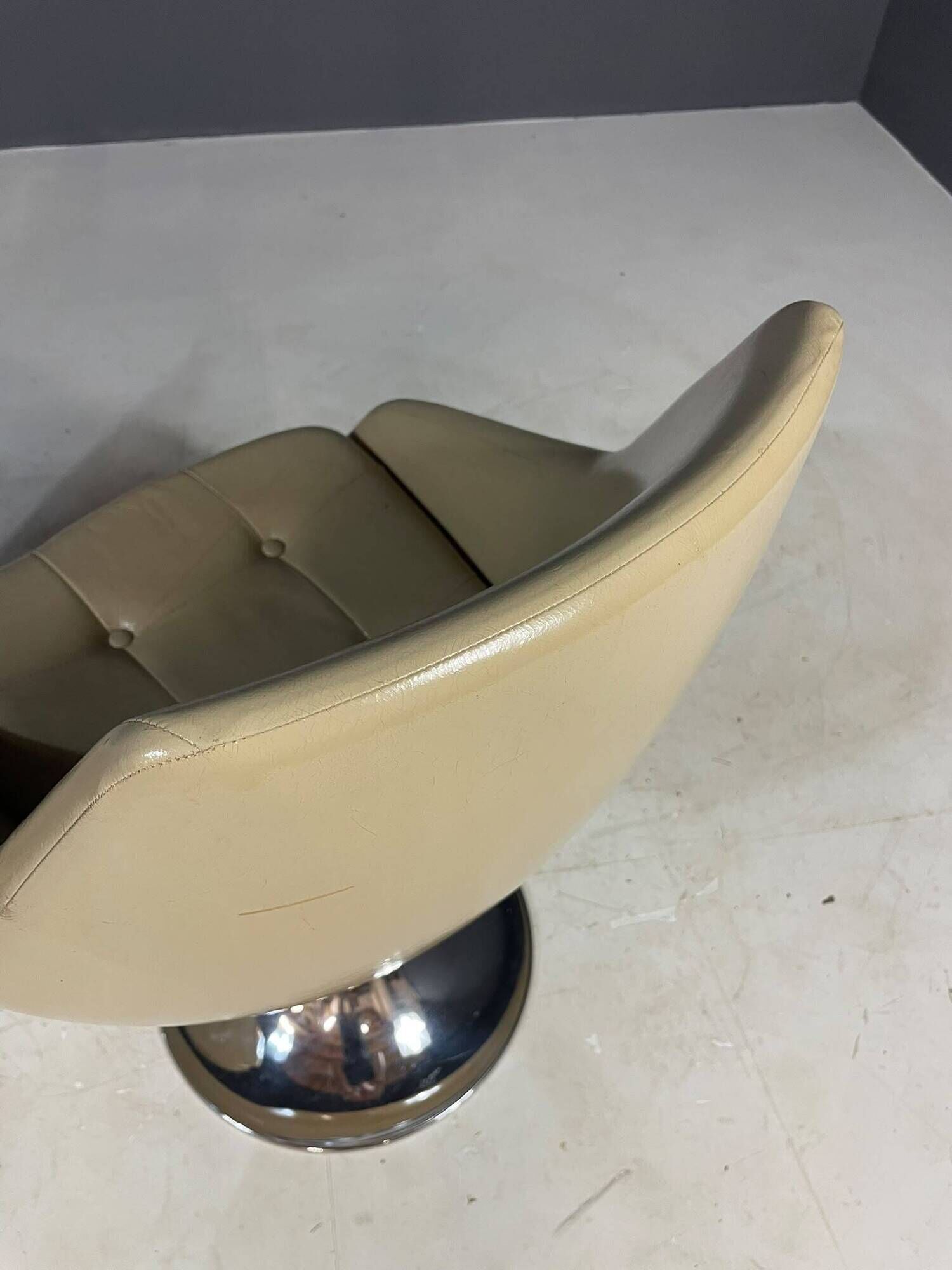 Pair of Beige Swivel Chairs with Chrome Pedestal Bases, France, 1970s, 82 × 55 × 45 cm