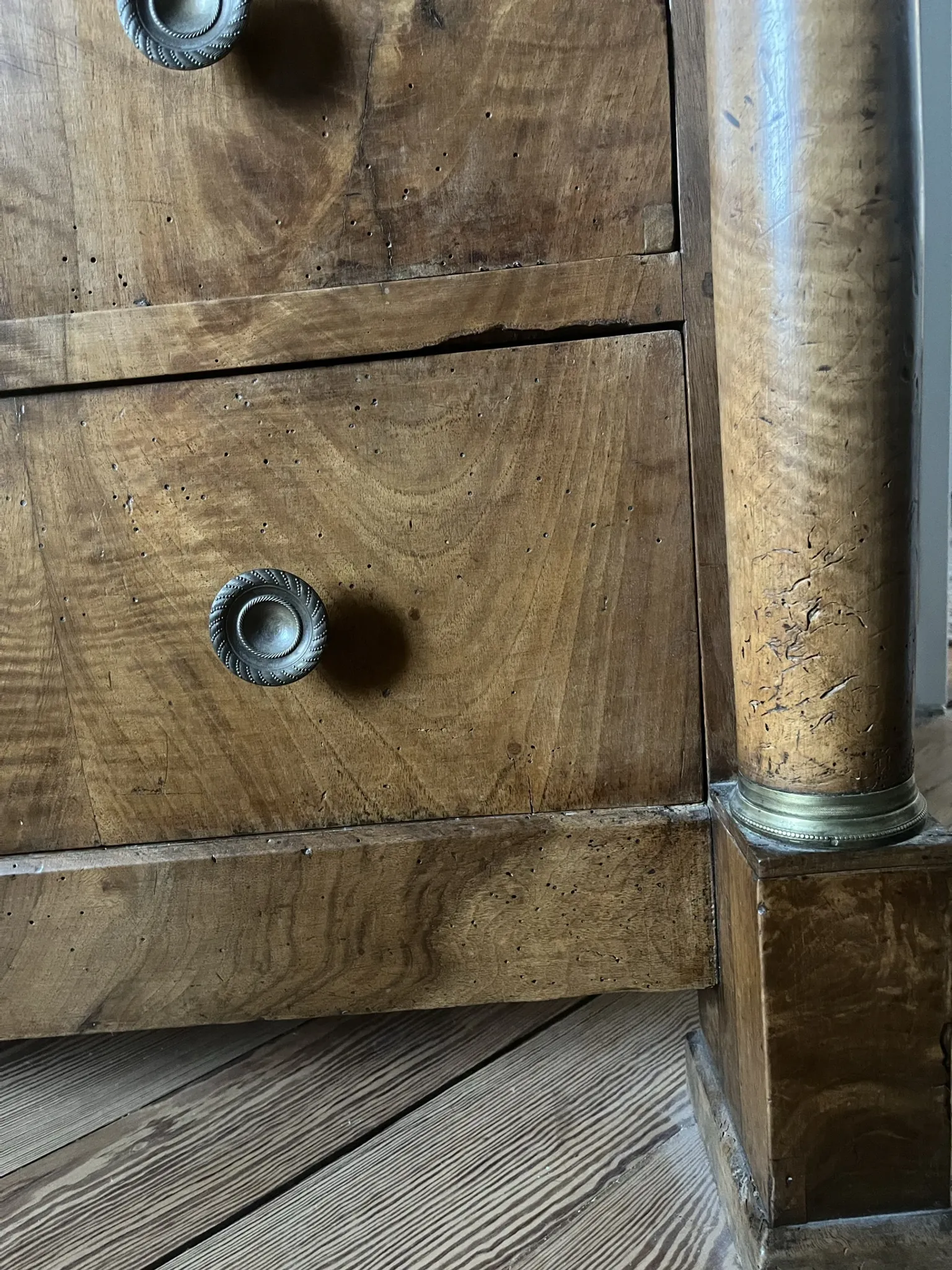 Empire commode