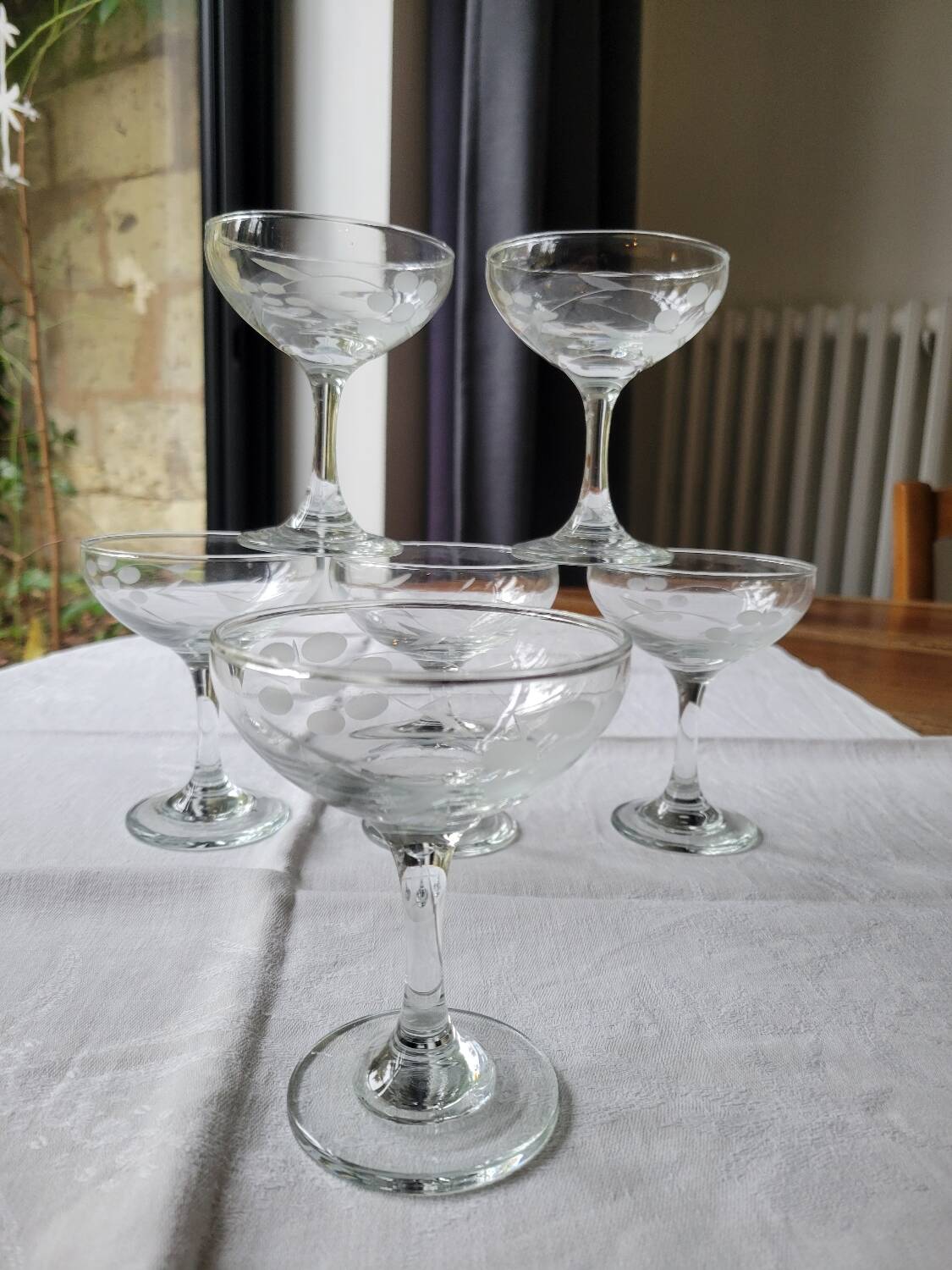 6 engraved champagne glasses