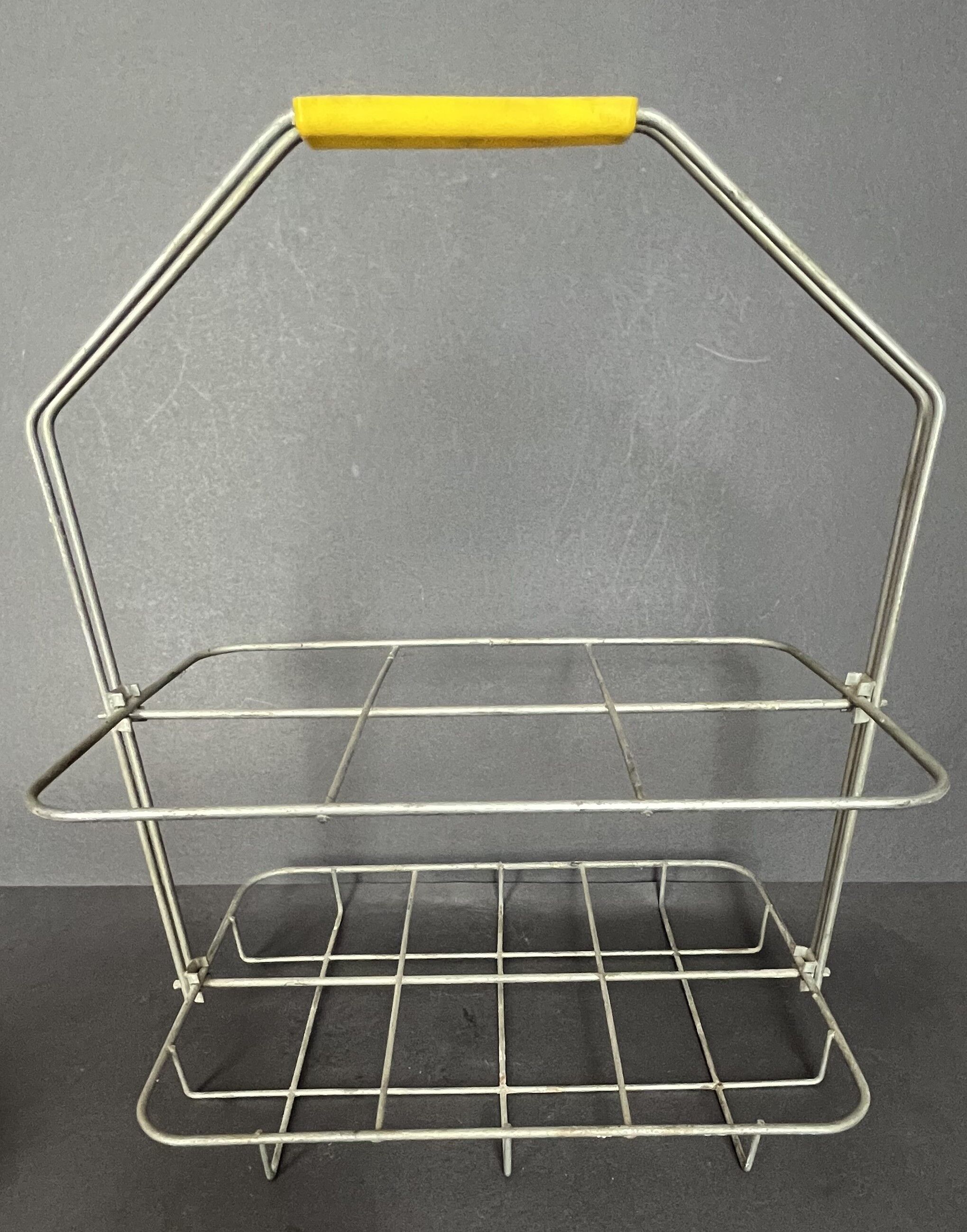 Porte bouteilles métallique vintage