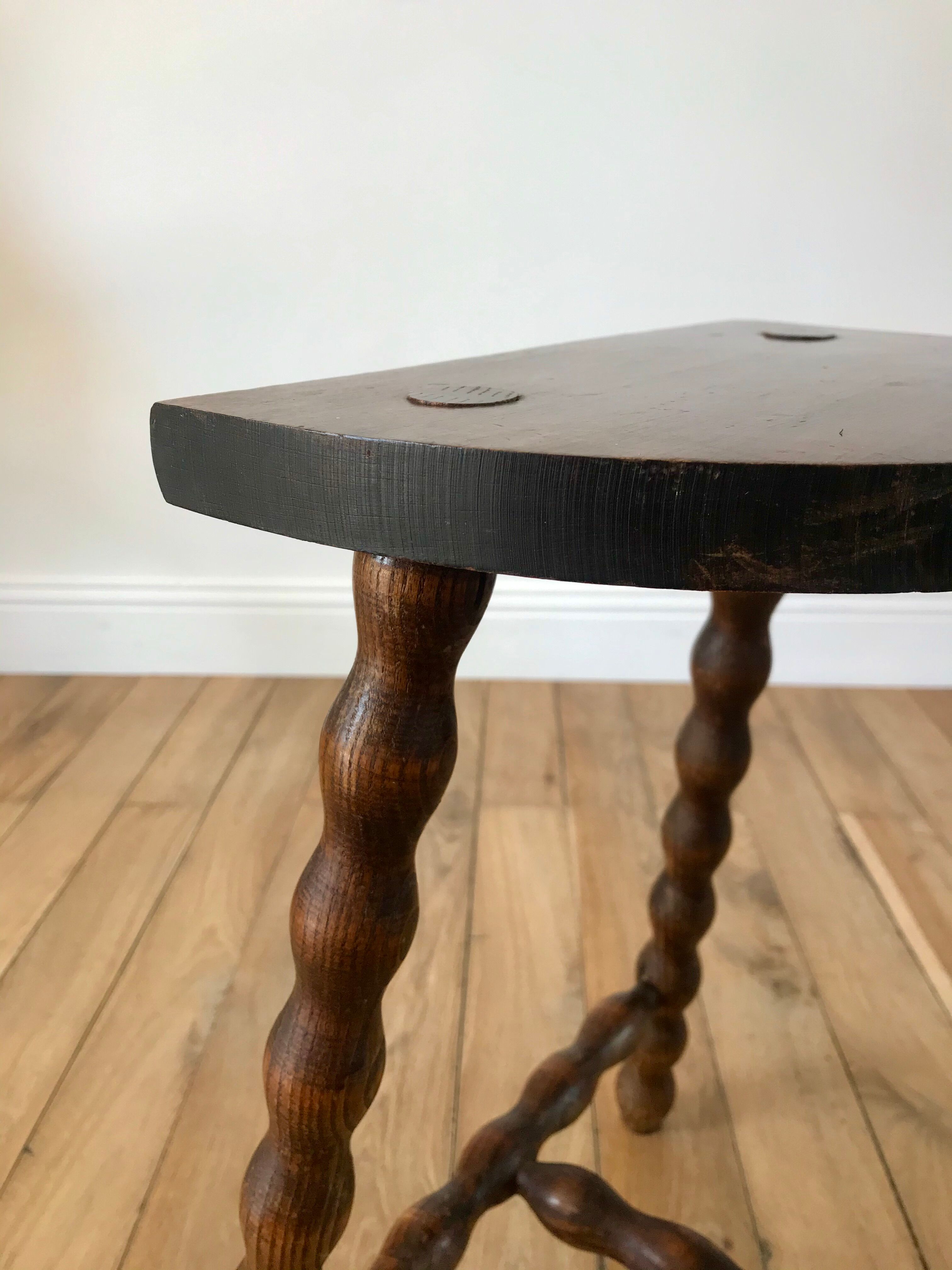 Tripod stool in beaded wood / turned 40s