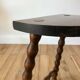 Tabouret tripode en bois perlé / tourné années 40