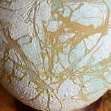 Spherical ceramic lamp with bark texture