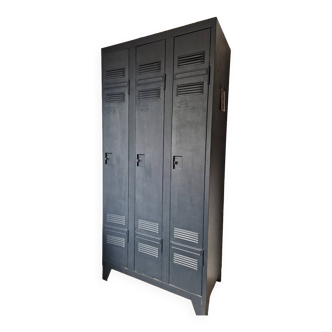 Industrial locker