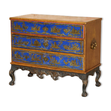Polychrome campaign chest of drawers from 1778 in wood, George III style.