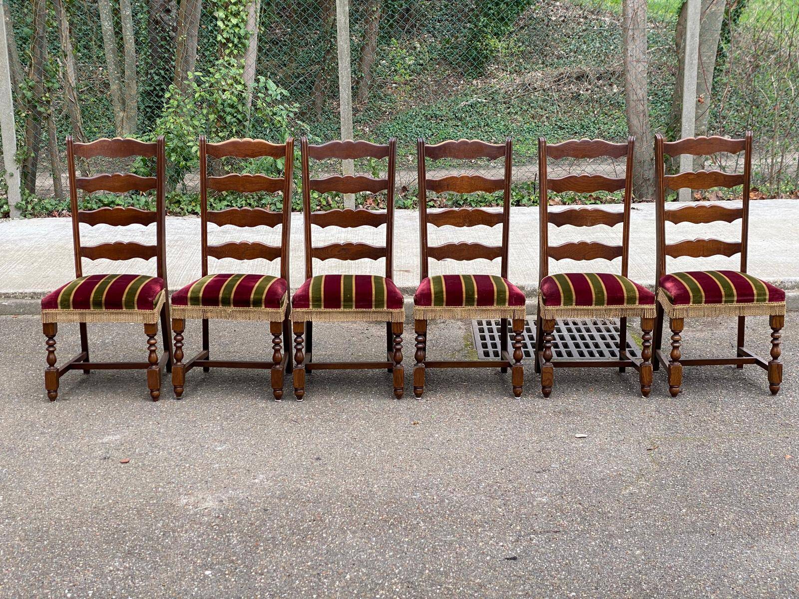 6 Louis XIII dining chairs in solid wood and burgundy velvet.