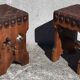 Paire de tabourets brutalistes, assise cuir.