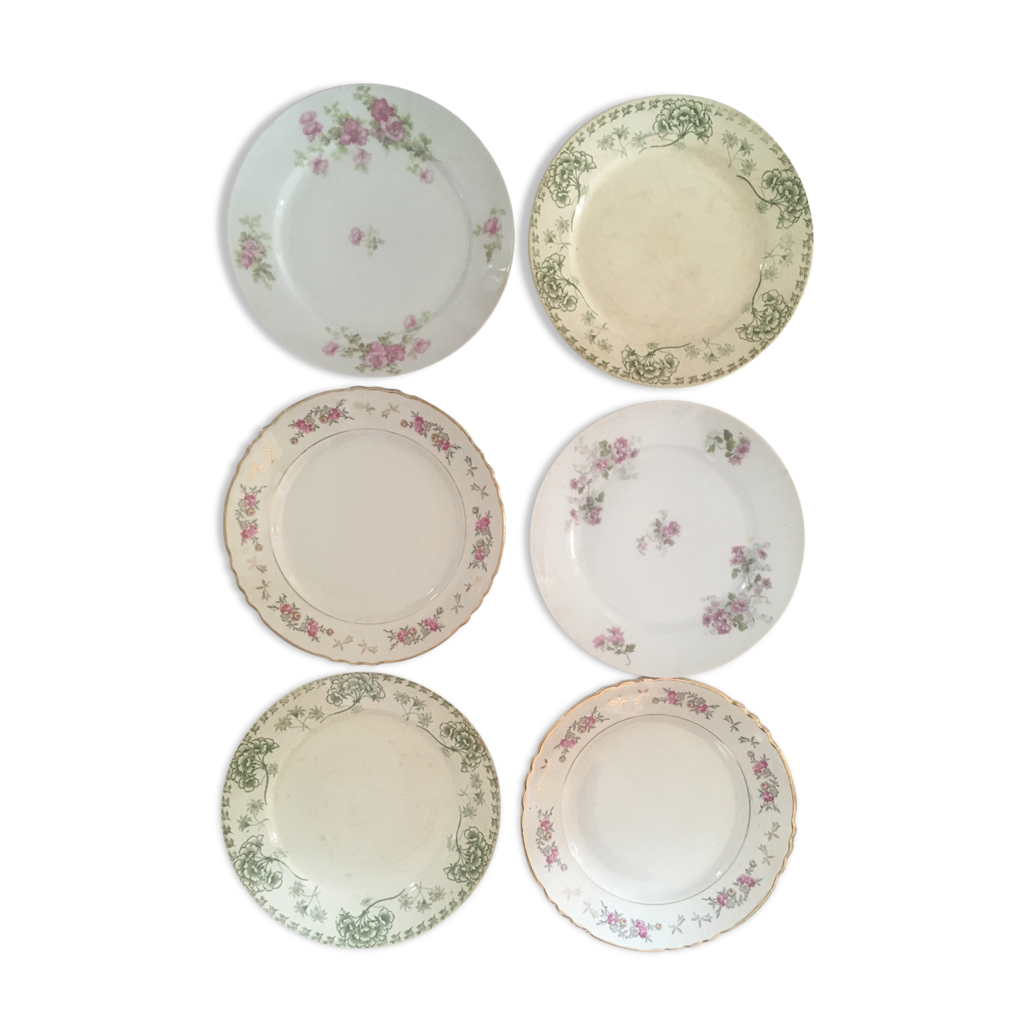 Flat old plates mismatched with flowers