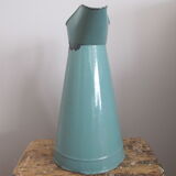 Grand broc in metal emaillé