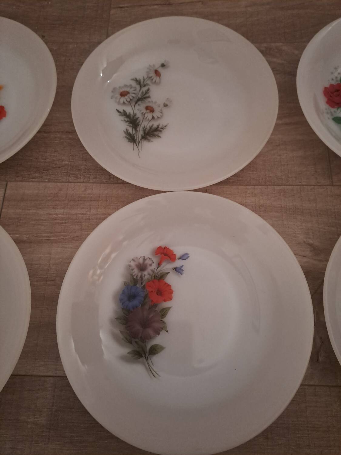 Lot Vaisselle Vintage Arcopal : 6 Assiettes Creuses + Plat En Verre Opalin Motif Fleurs (Années 70)