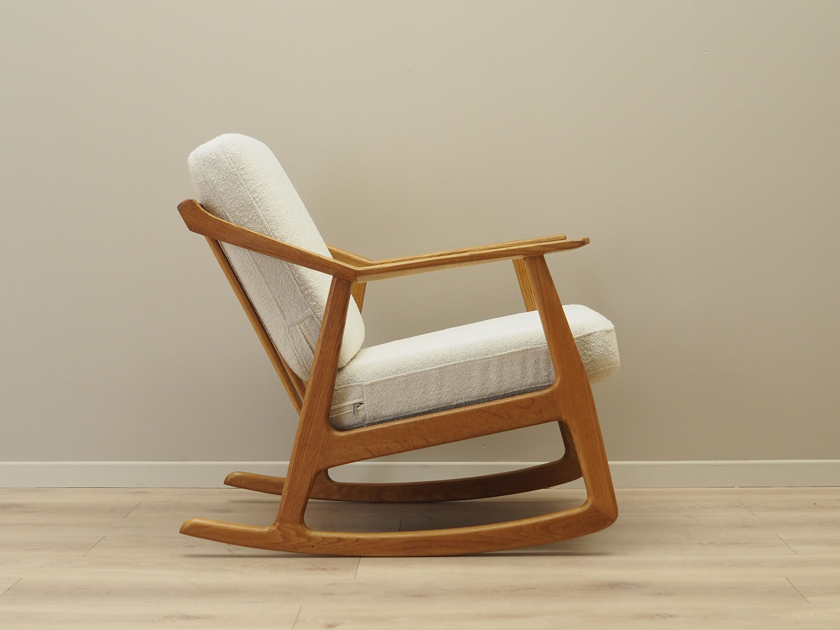 Fauteuil à bascule en chêne, design danois, années 1960, designer: H. Brockmann Petersen, production: Randers Møbelf