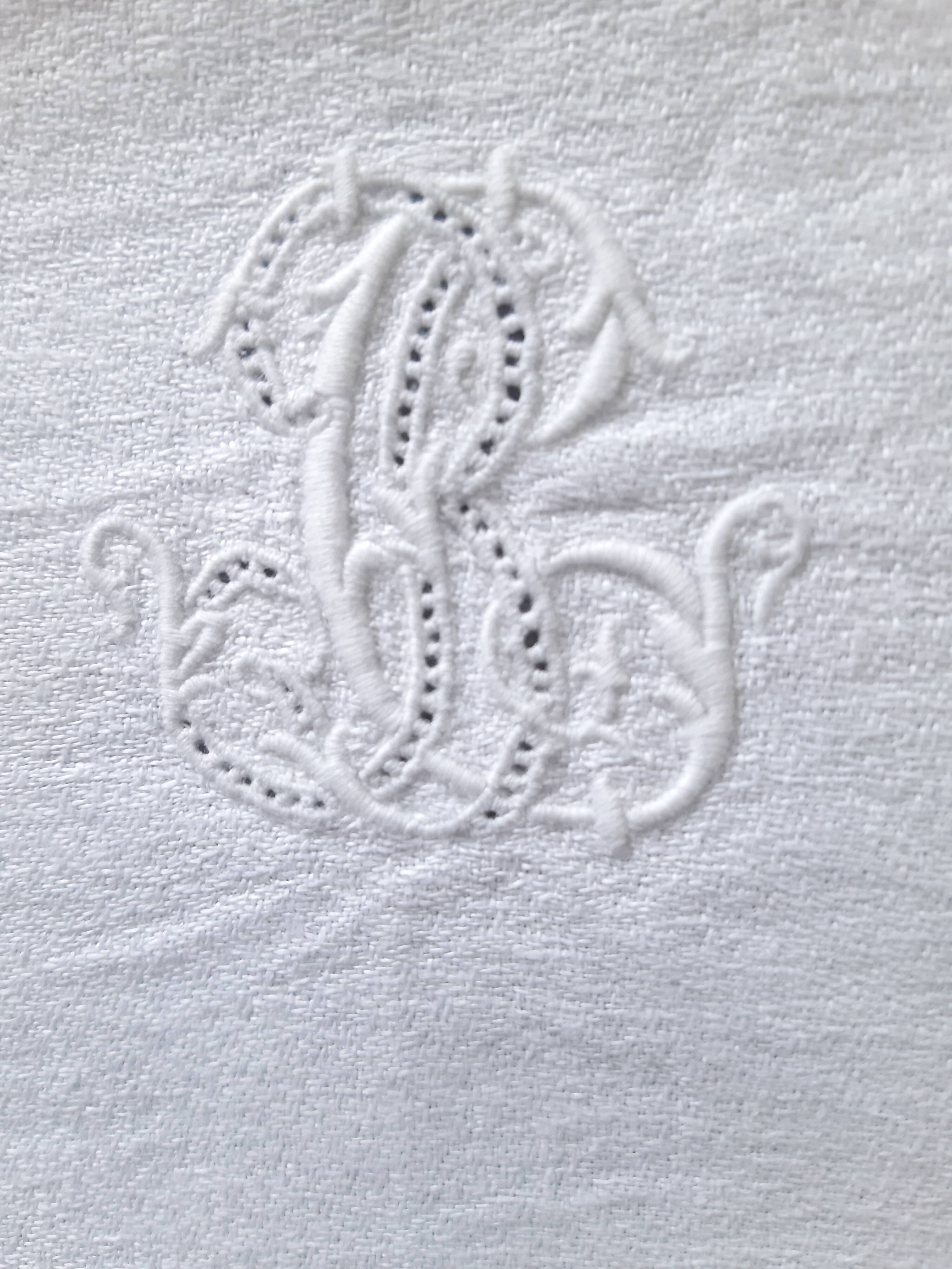 Embroidered tablecloth BC