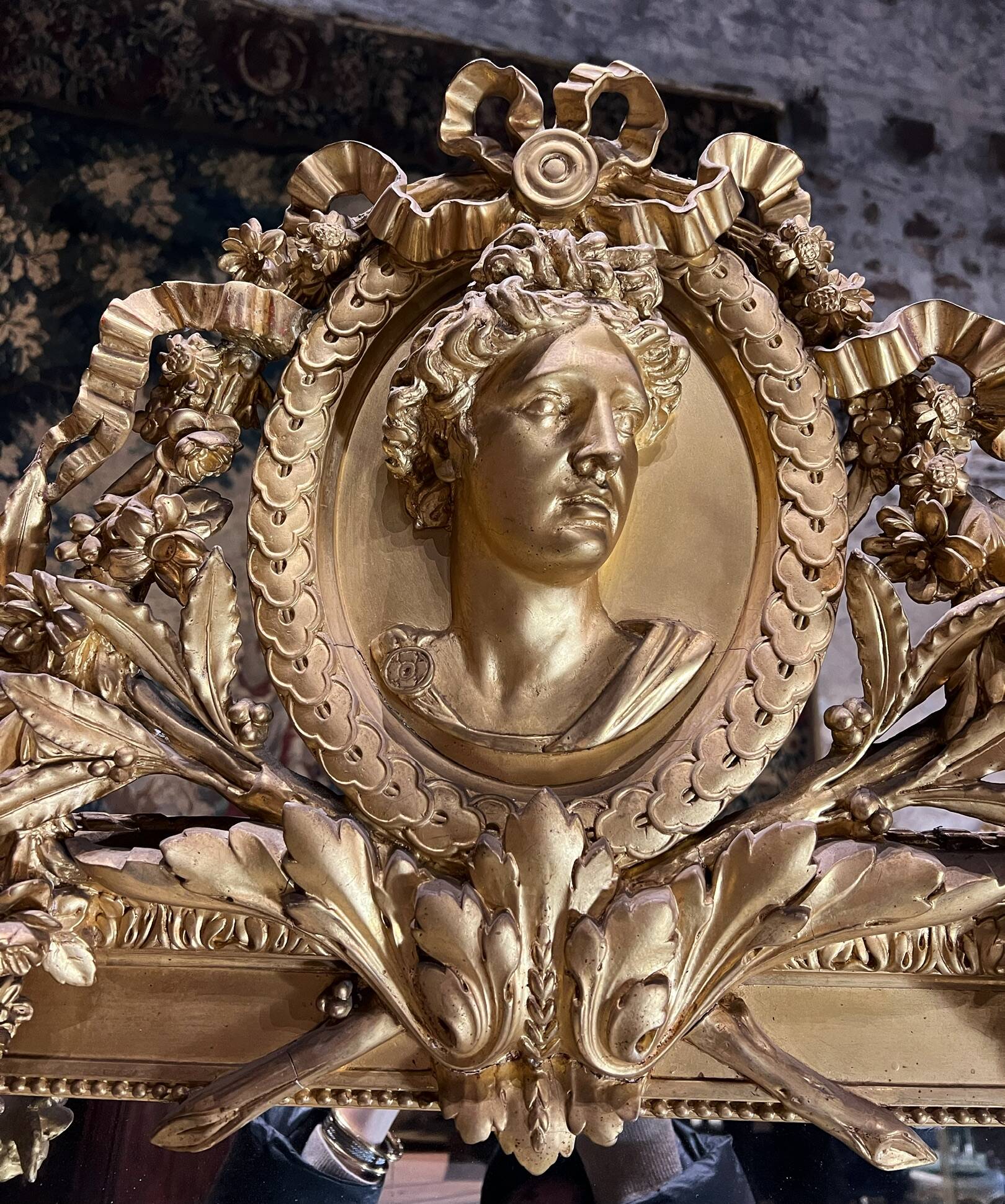 Monumental mirror Napoleon III in gilded wood with the profile of Apollo