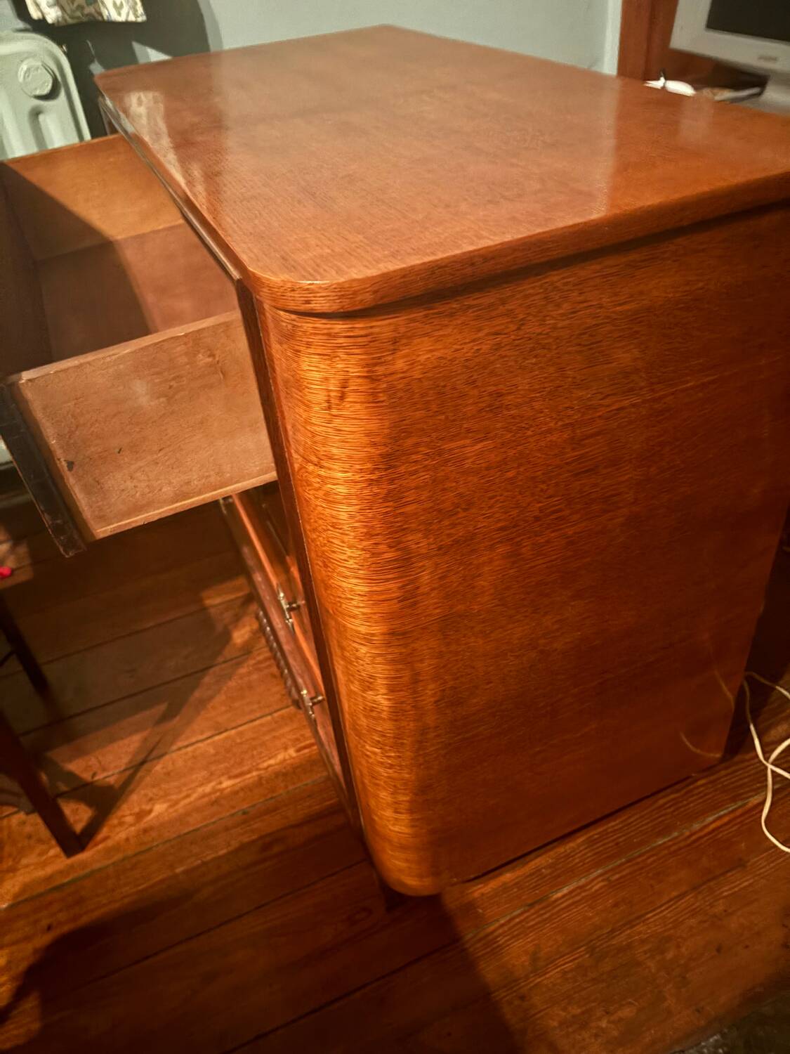 Commode vintage