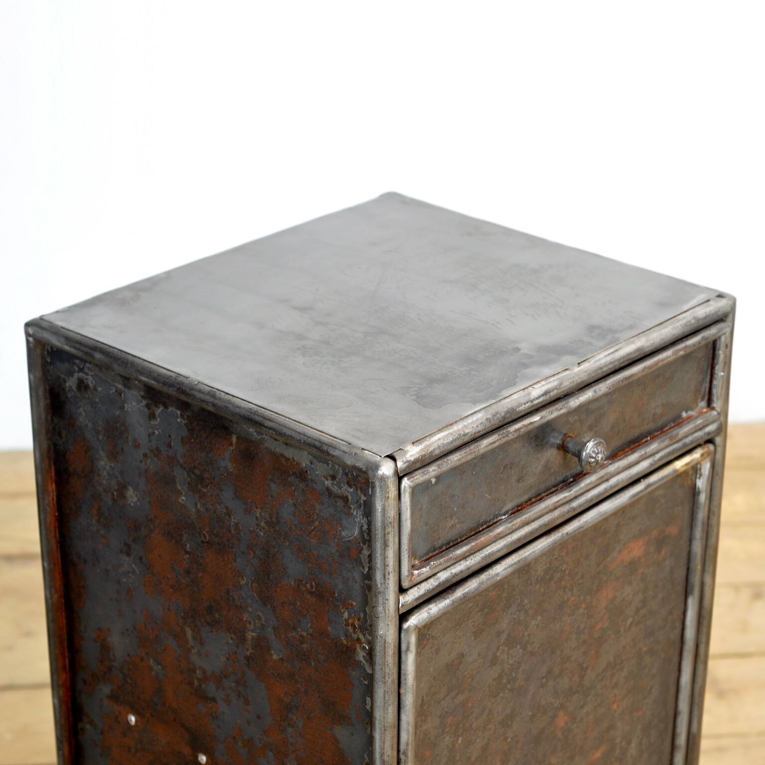 Table de Chevet en Fer, 1920s